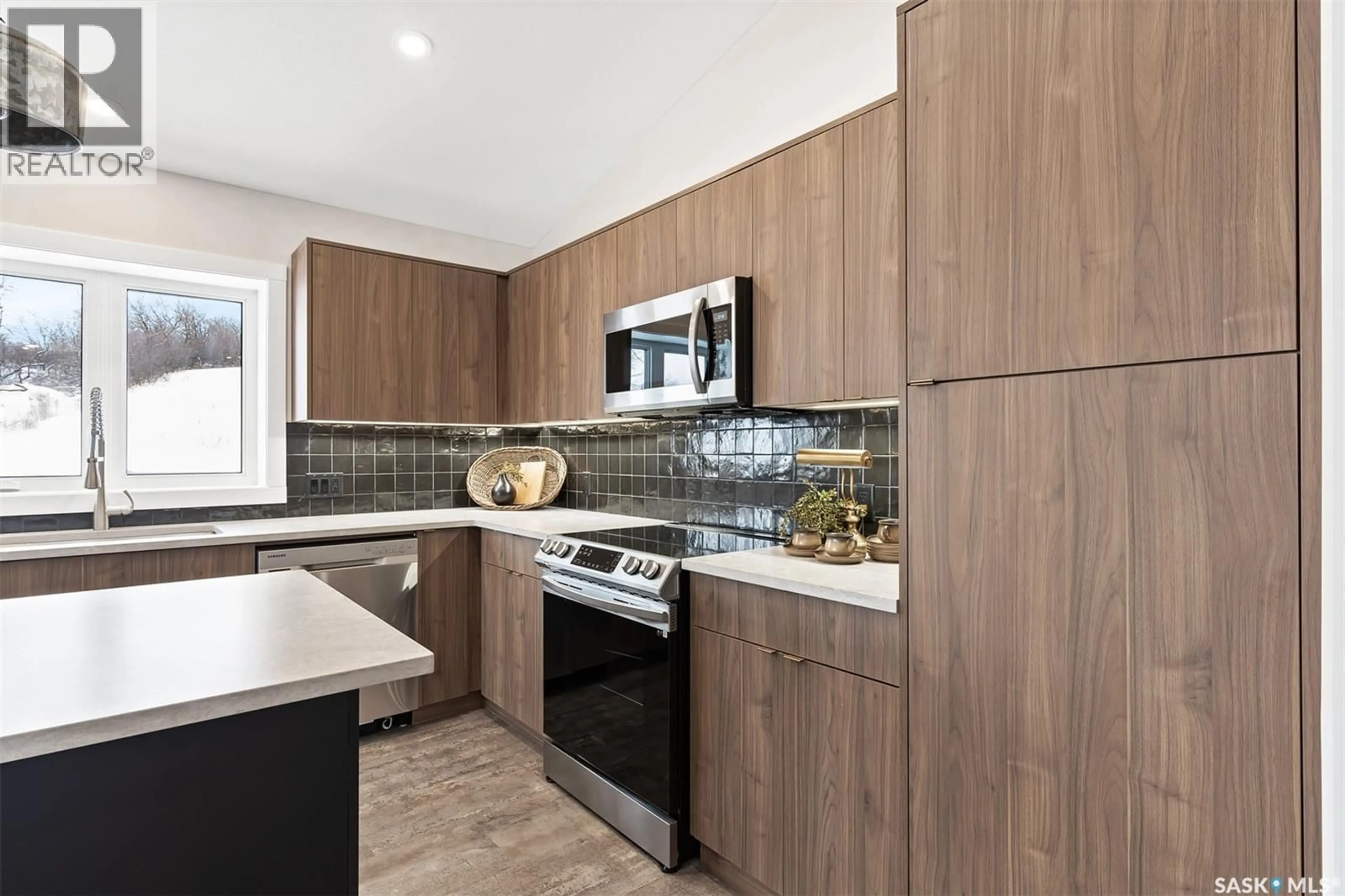 Standard kitchen, unknown for 970 8TH AVENUE, Lumsden Saskatchewan S0G3C0