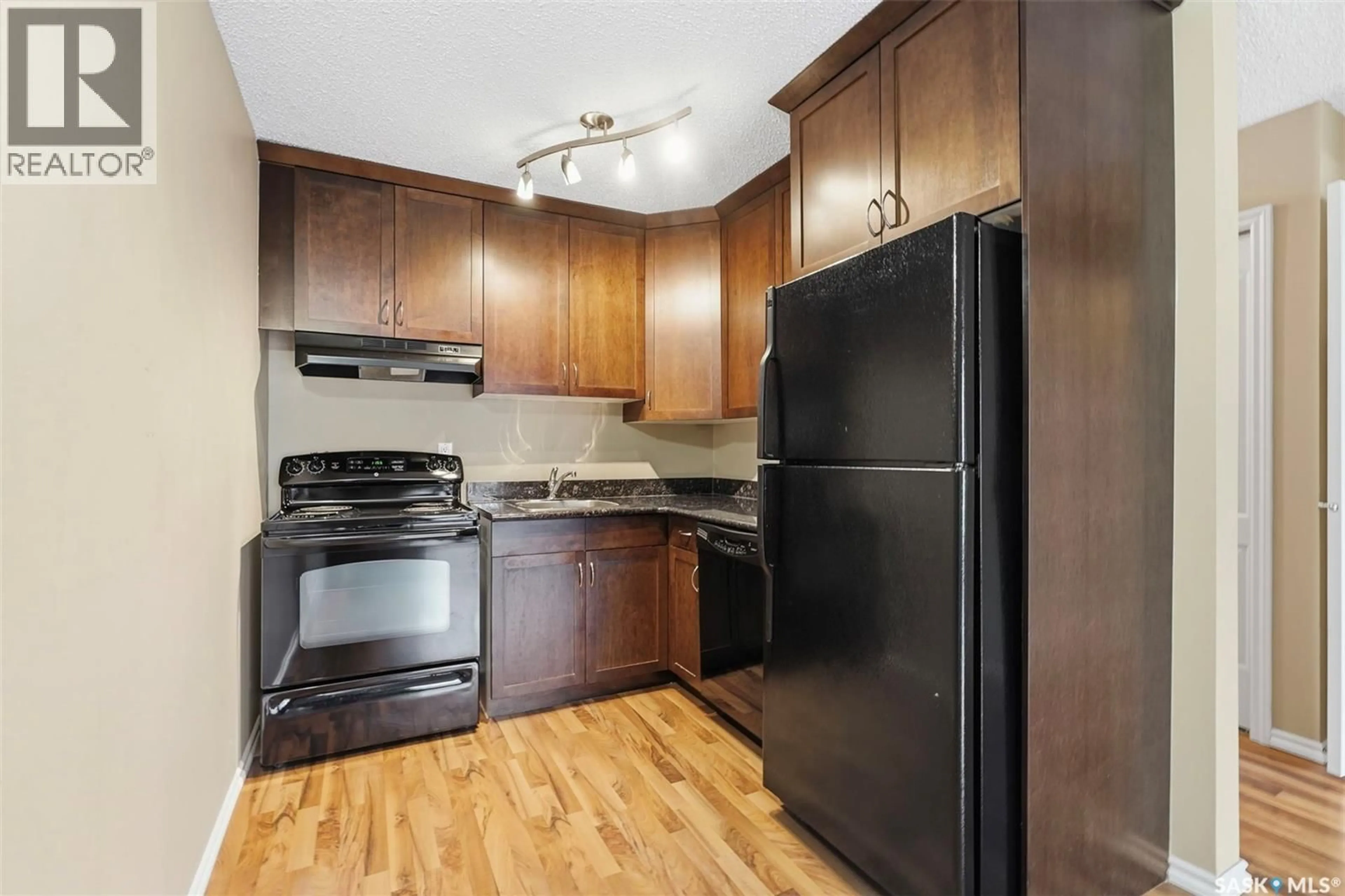 Standard kitchen, unknown for 303 - 1013 LANSDOWNE AVENUE, Saskatoon Saskatchewan S7H2C2