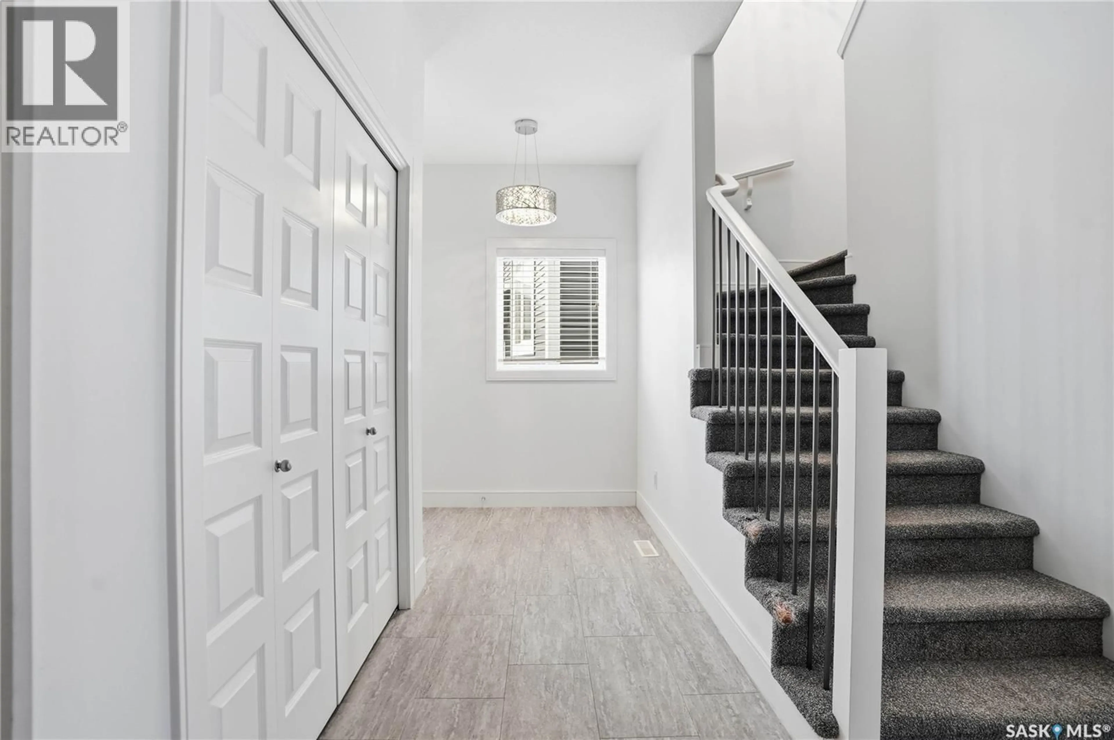 Indoor entryway for 166 BEAUDRY CRESCENT, Martensville Saskatchewan S0K2T1