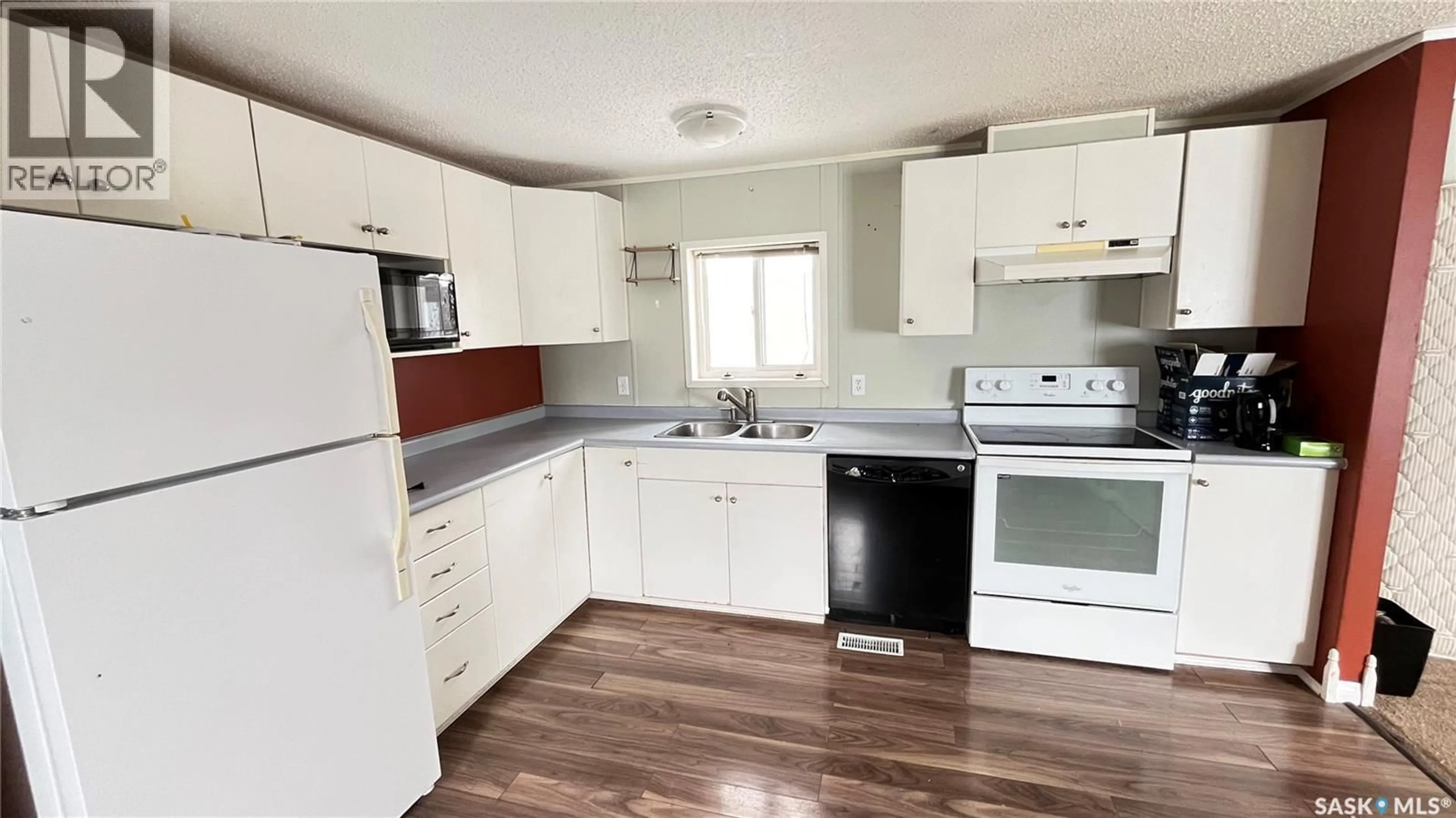 Standard kitchen, wood/laminate floor for 14 CYPRESS MOBILE HOME PARK, Maple Creek Saskatchewan S0N1N0