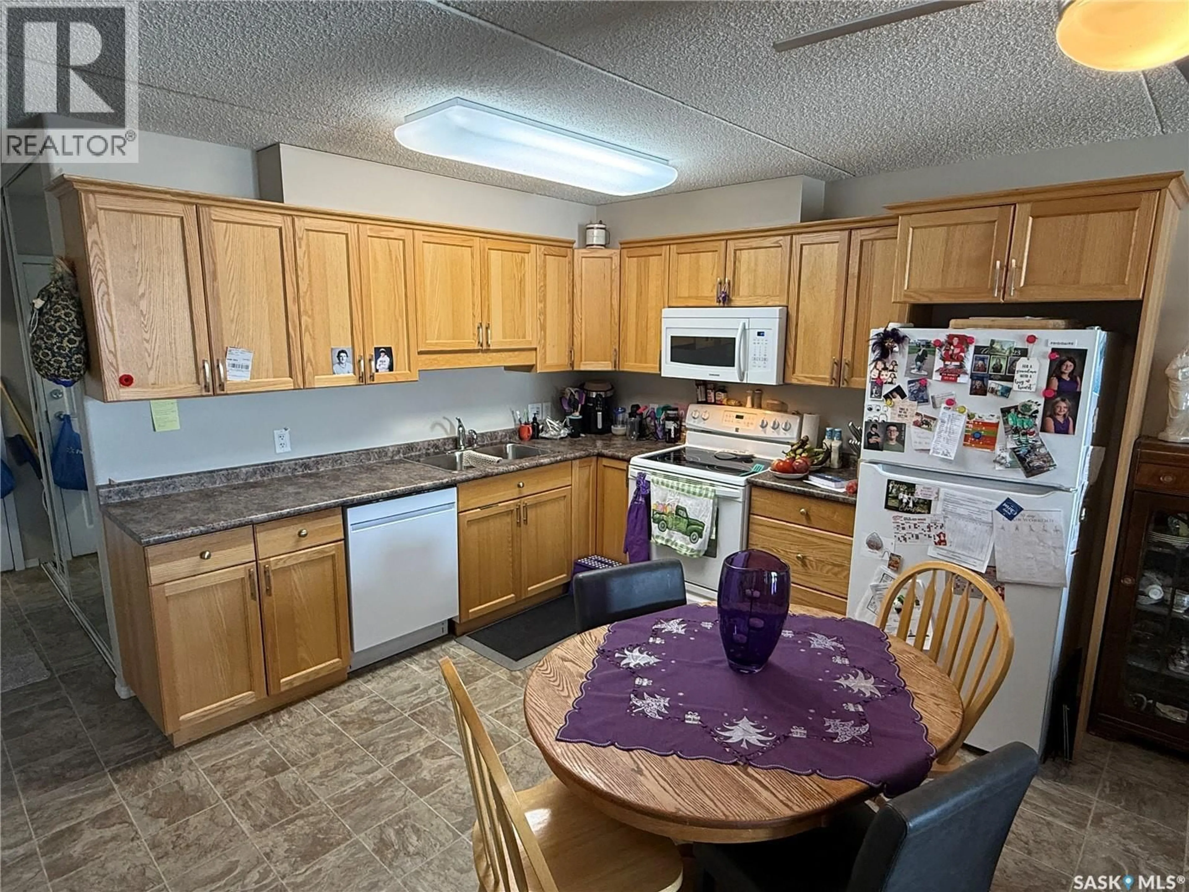 Standard kitchen, unknown for 205 - 445 GOVERNMENT ROAD, Weyburn Saskatchewan S4H0P5