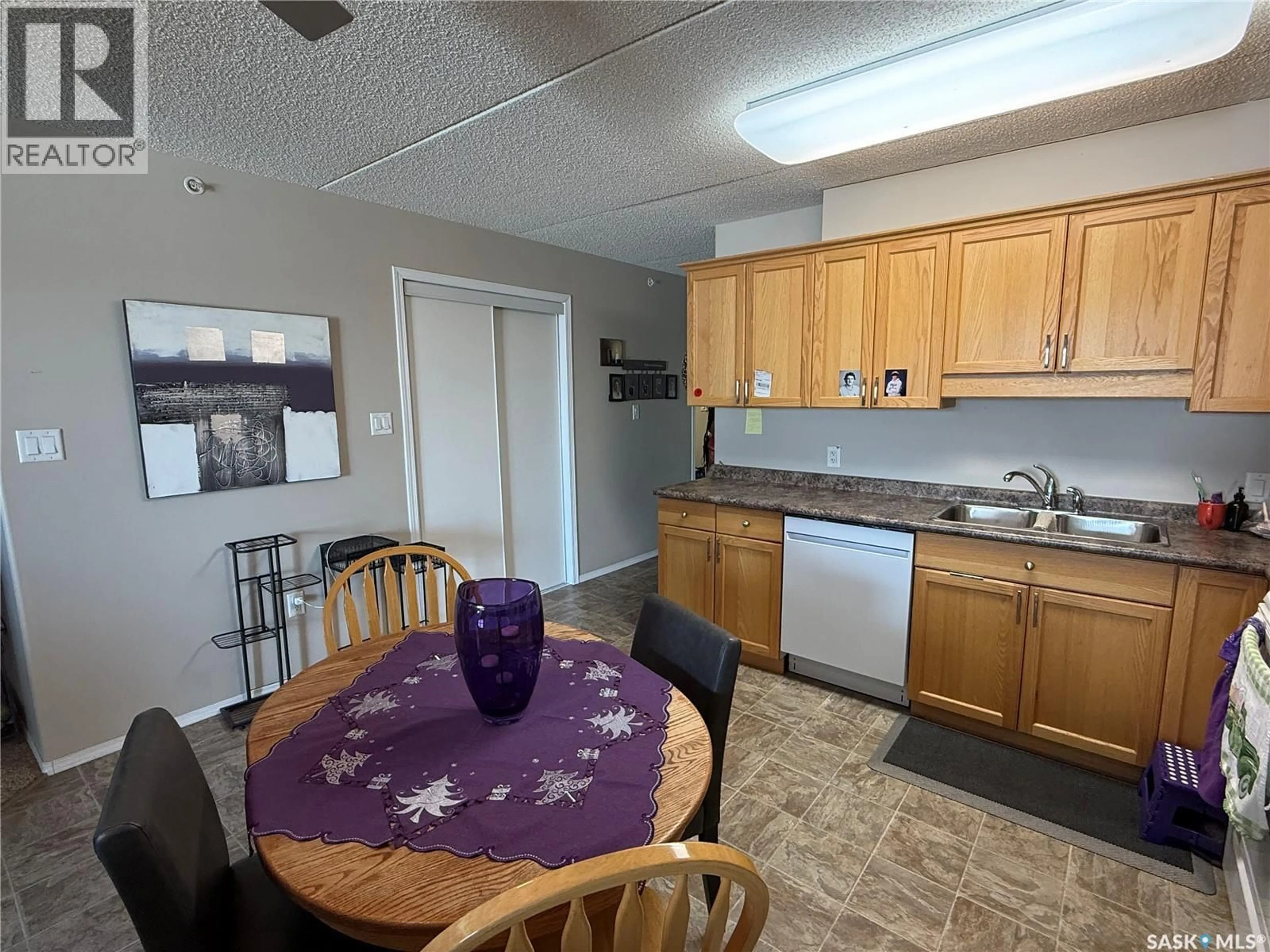 Standard kitchen, unknown for 205 - 445 GOVERNMENT ROAD, Weyburn Saskatchewan S4H0P5