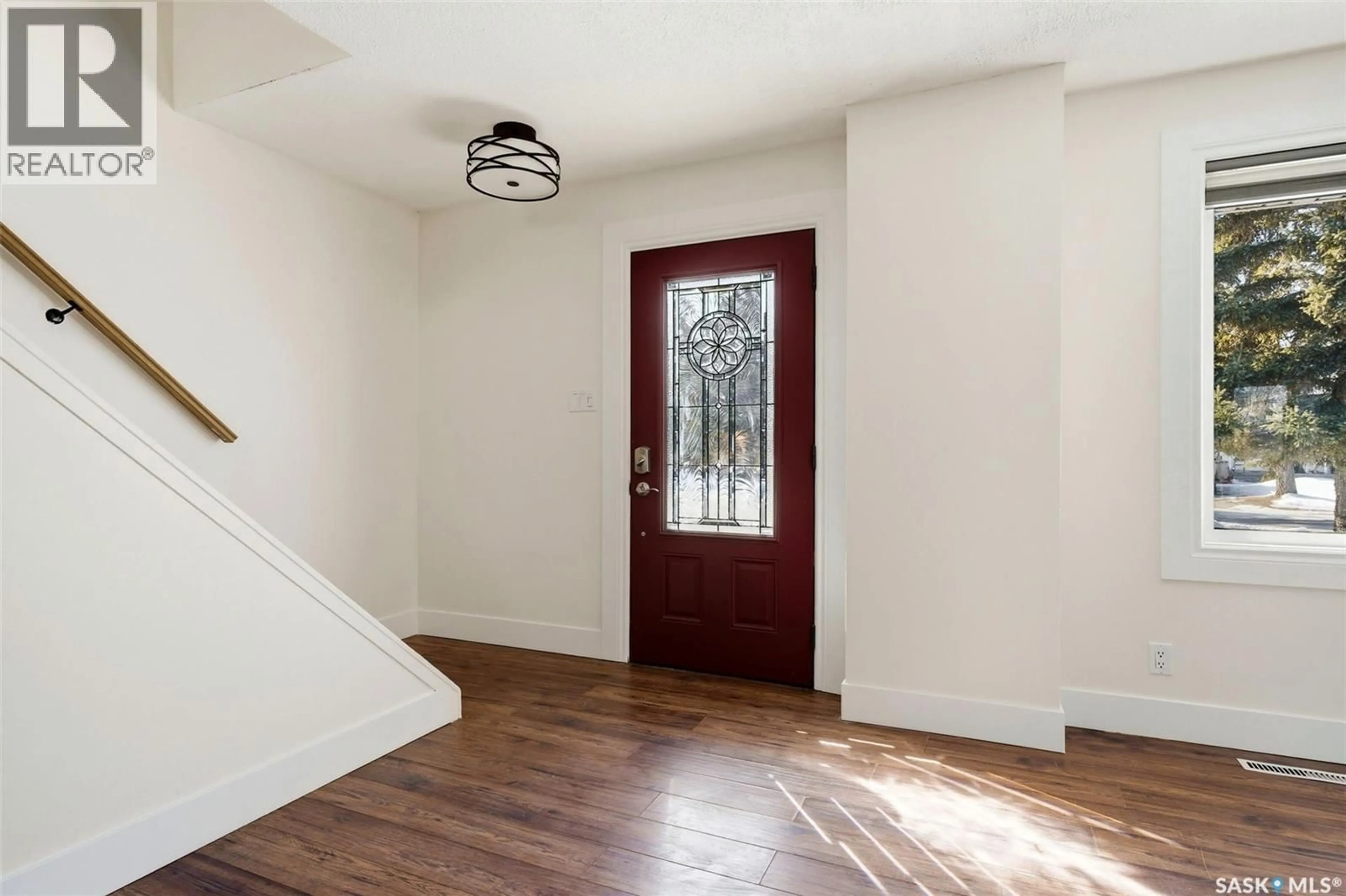 Indoor entryway for 215 DOROTHY STREET, Regina Saskatchewan S4T5V7