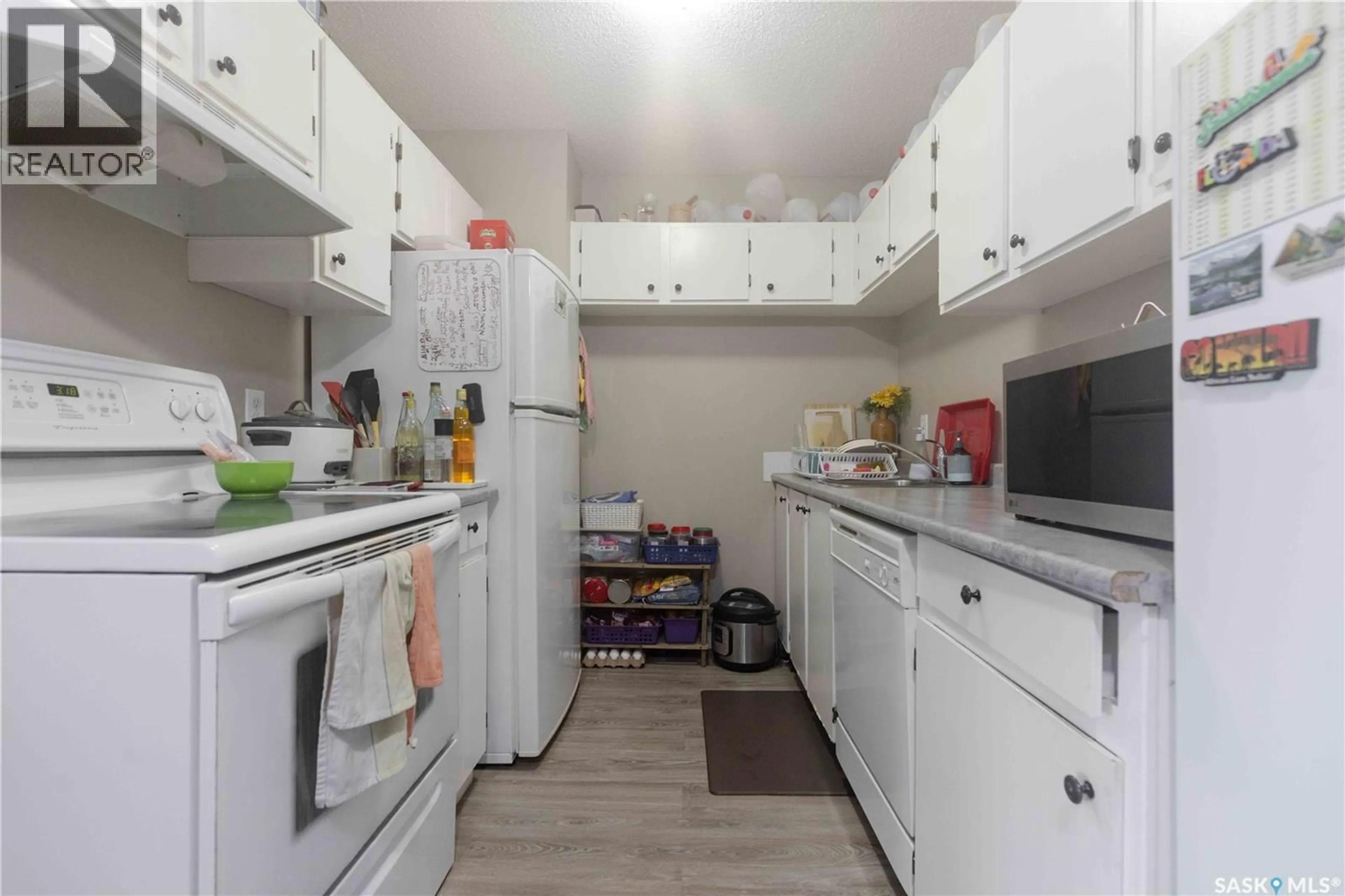 Standard kitchen, unknown for 311 - 310 TAIT CRESCENT, Saskatoon Saskatchewan S7H5L6