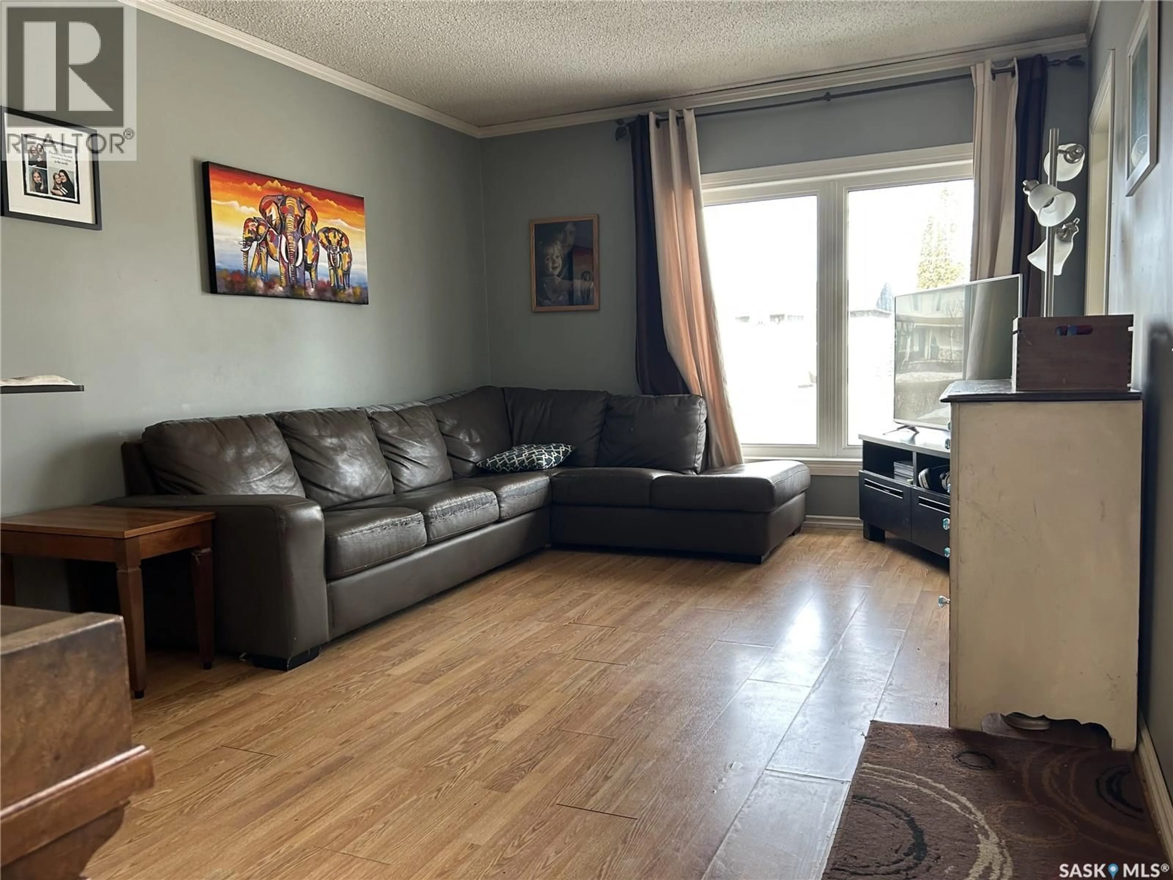 Living room with furniture, wood/laminate floor for 918 ALBERT STREET, Estevan Saskatchewan S4A1S3