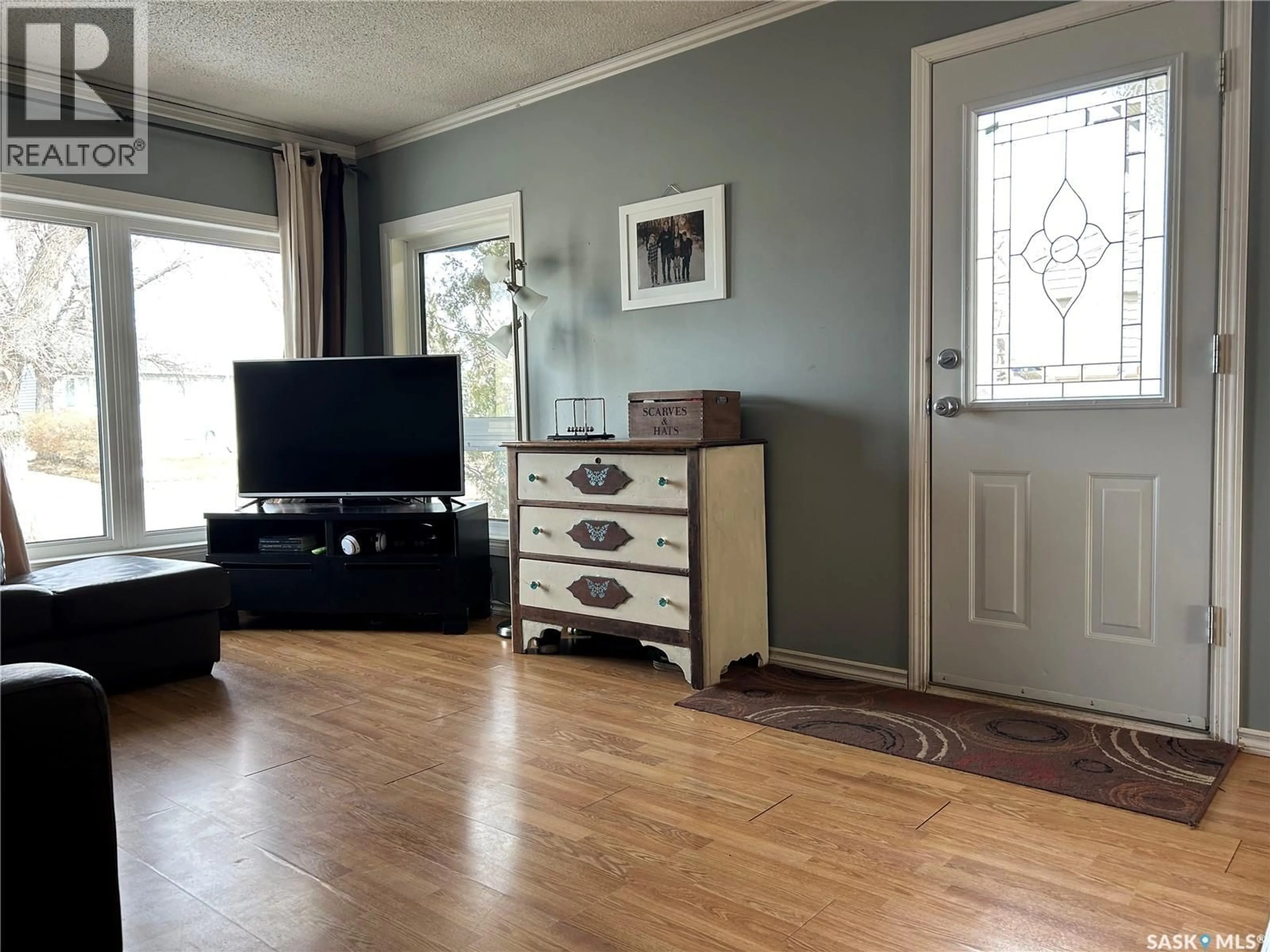 Living room with furniture, wood/laminate floor for 918 ALBERT STREET, Estevan Saskatchewan S4A1S3