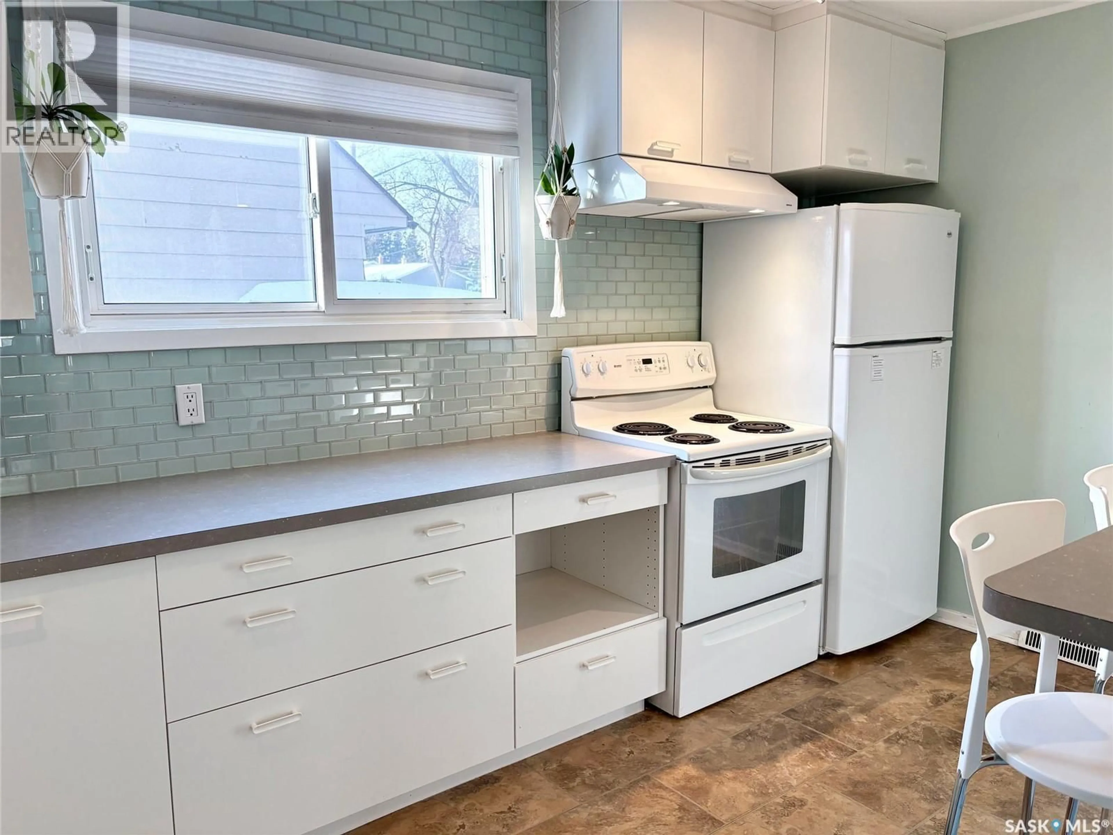 Standard kitchen, ceramic/tile floor for 113 LAURIER AVENUE, Yorkton Saskatchewan S3N1V1