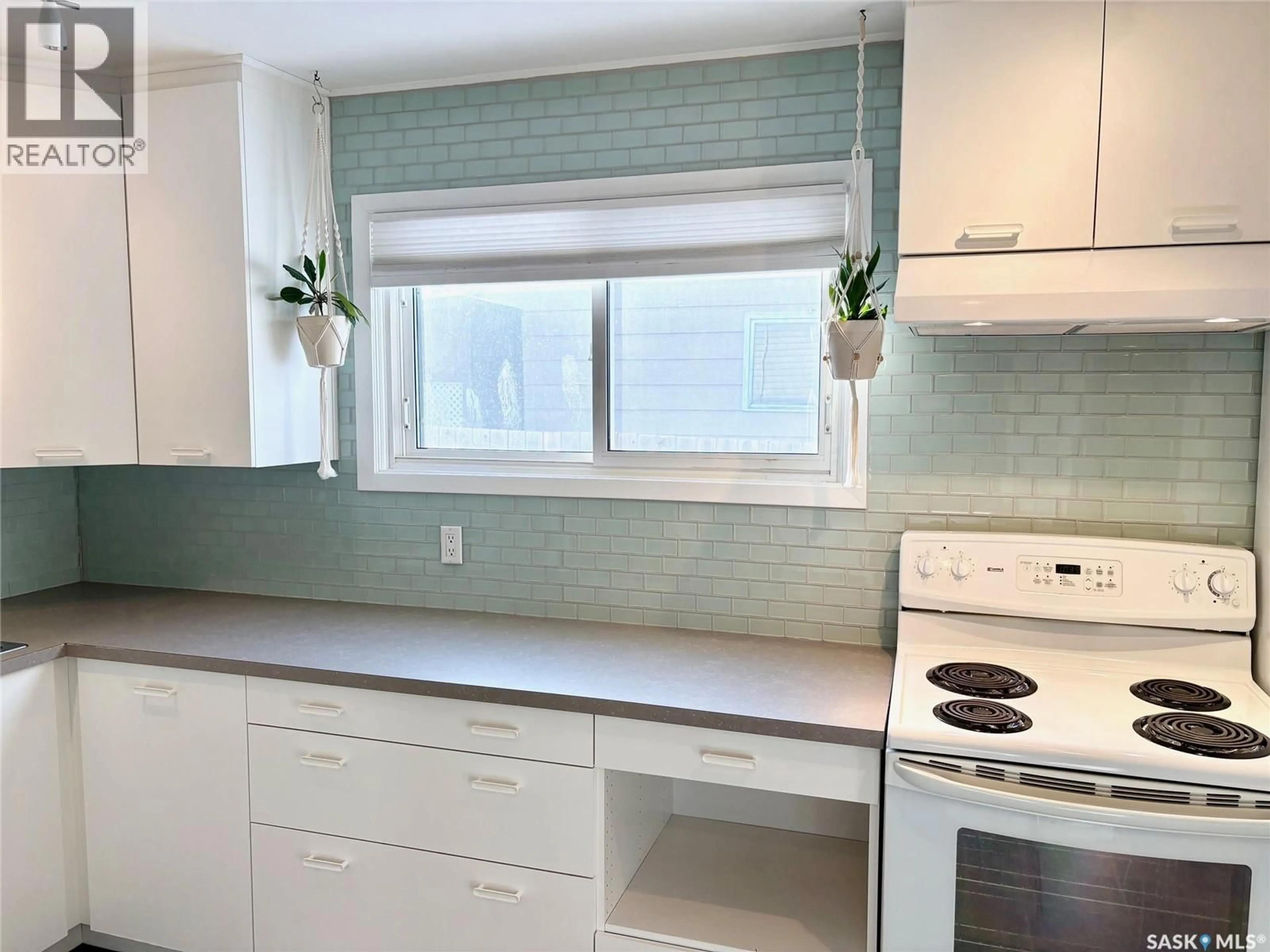 Standard kitchen, ceramic/tile floor for 113 LAURIER AVENUE, Yorkton Saskatchewan S3N1V1