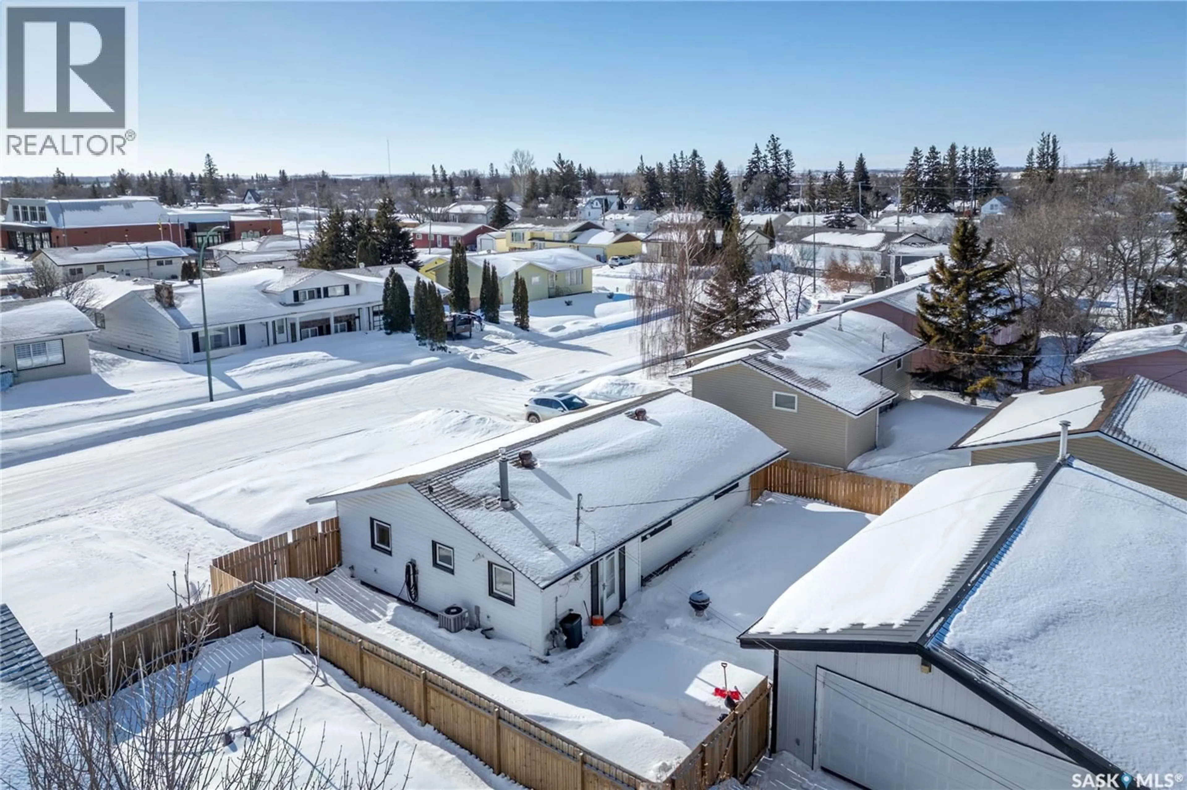 A pic from outside/outdoor area/front of a property/back of a property/a pic from drone, unknown for 114 SASKATCHEWAN CRESCENT, Kinistino Saskatchewan S0J0A6