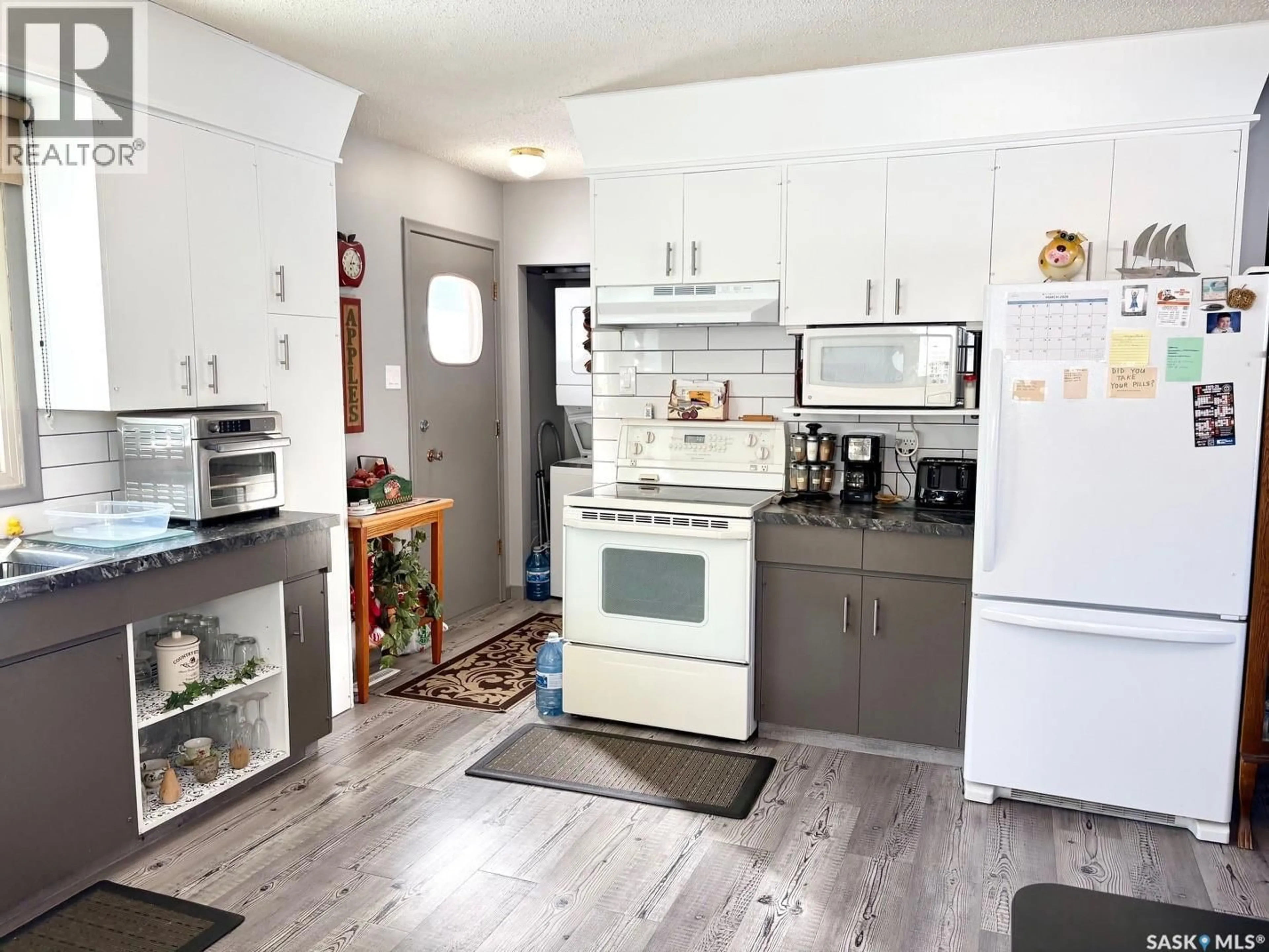 Open concept kitchen, unknown for 452 MOUNTVIEW ROAD, Yorkton Saskatchewan S3N2L3