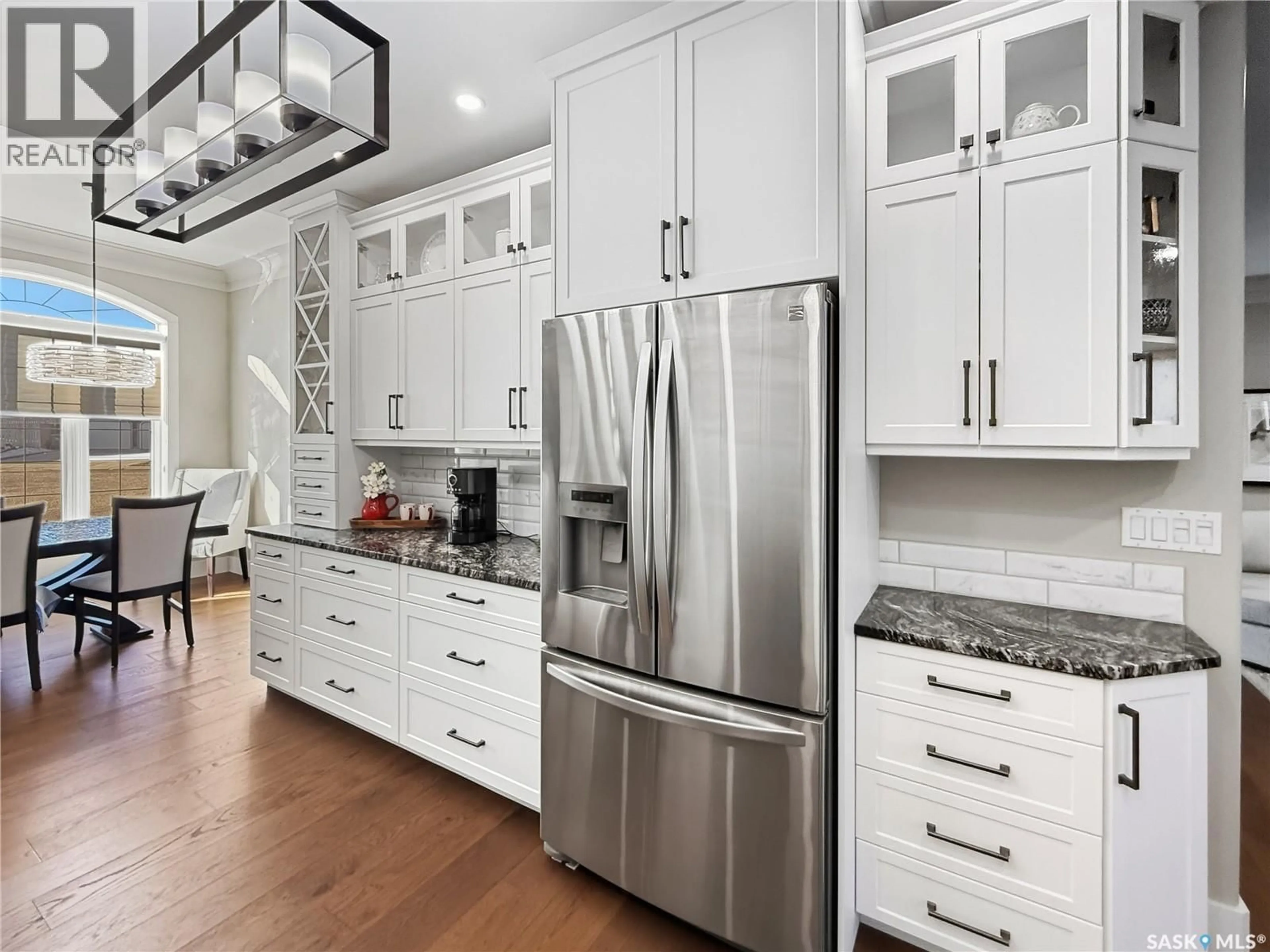 Contemporary kitchen, unknown for 821 WALLMAN PLACE, Swift Current Saskatchewan S9H5C1