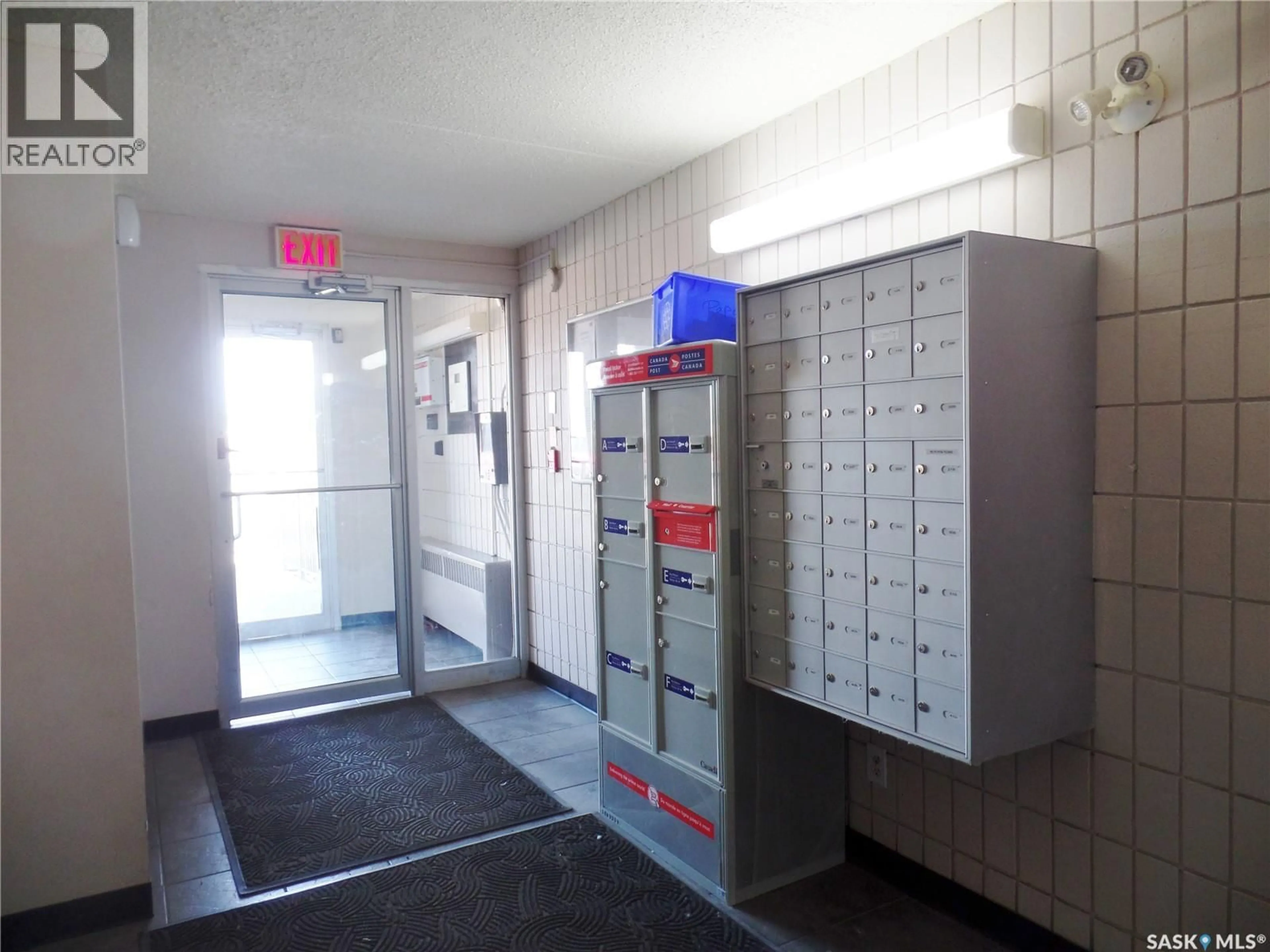 Indoor foyer for 550 - 302 LAURIER STREET, Moose Jaw Saskatchewan S6H6X6