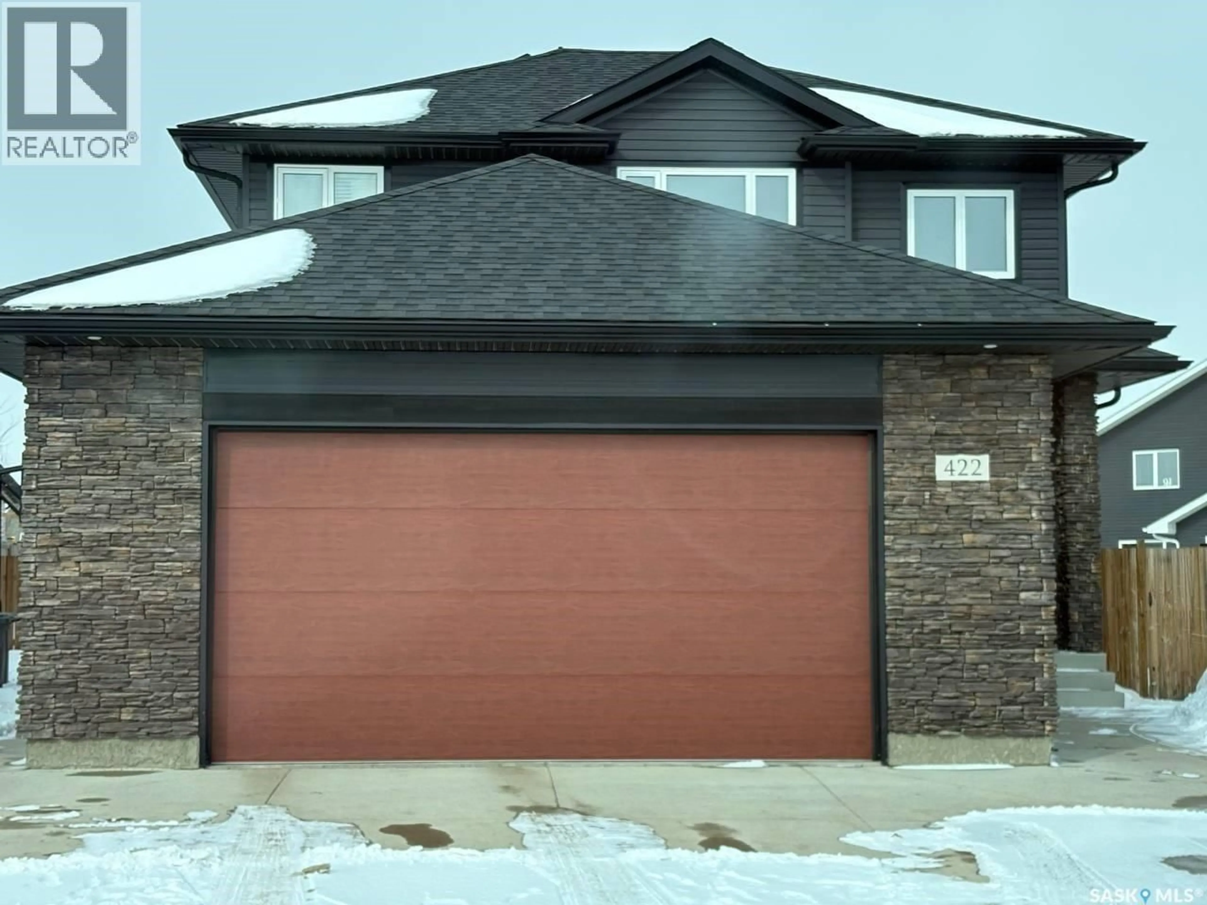 Indoor garage for 422 LEWIN WAY, Saskatoon Saskatchewan S7T0T3