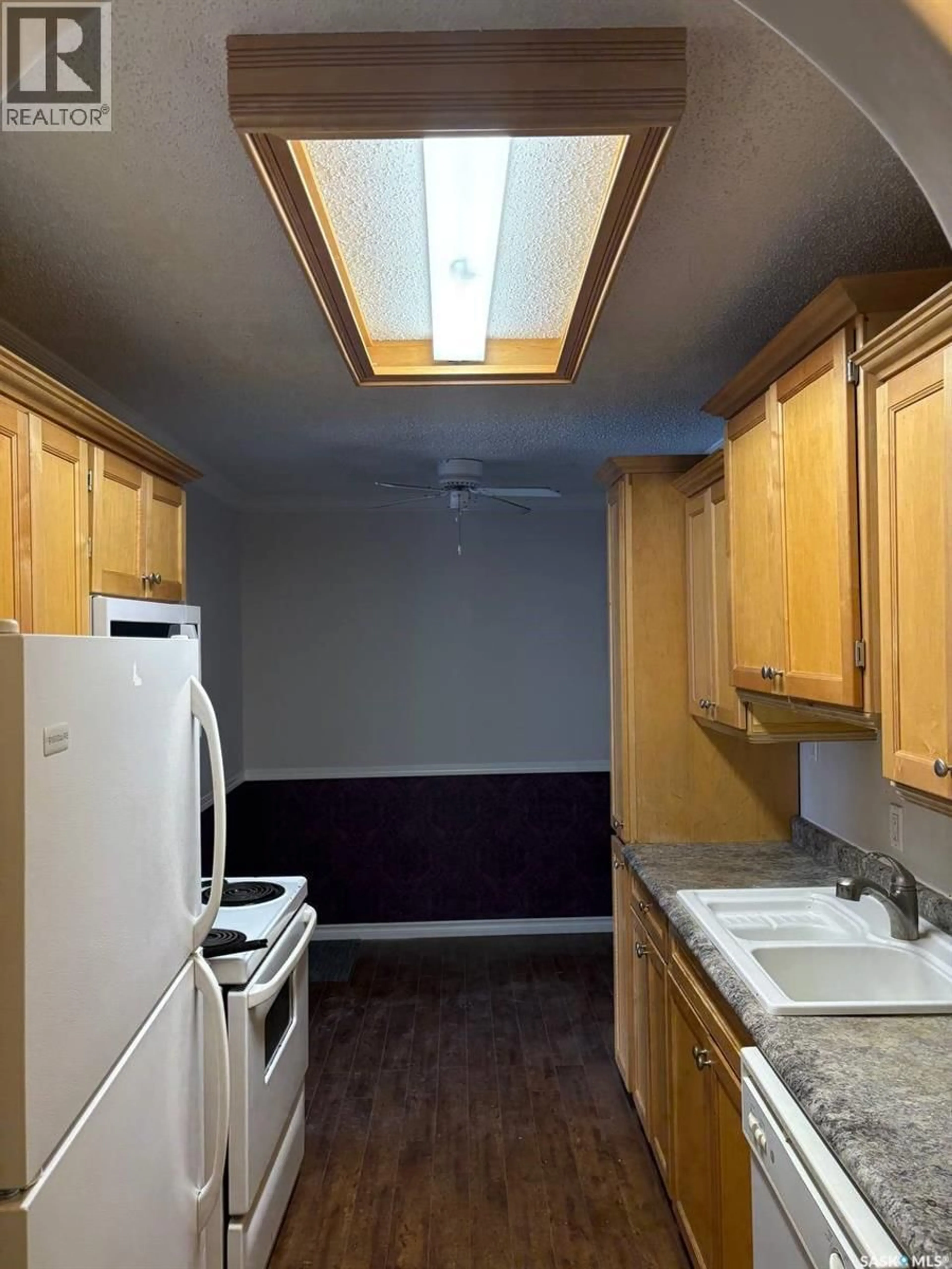 Standard kitchen, unknown for 307 215 TAIT PLACE, Saskatoon Saskatchewan S7H5L5