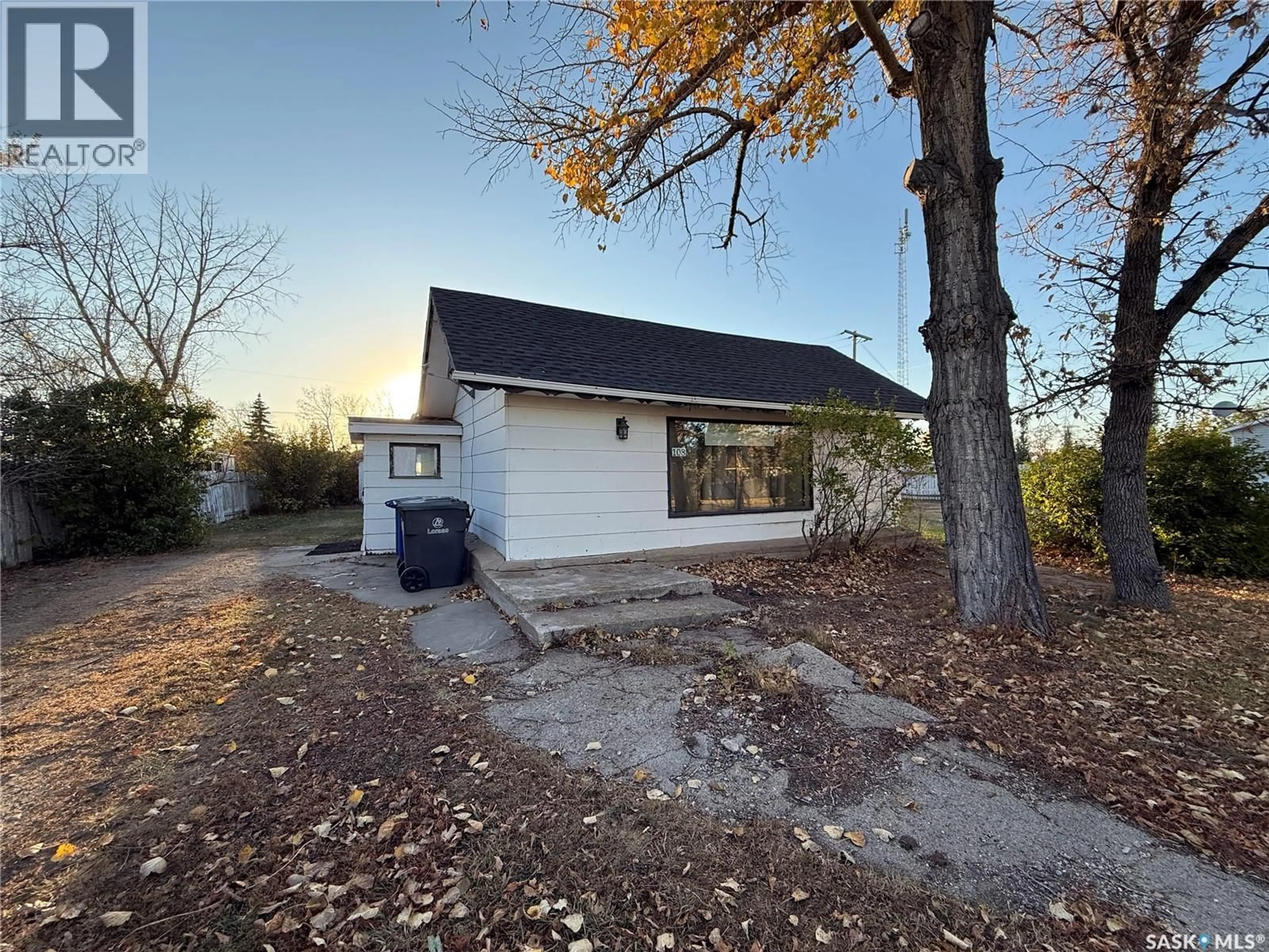 Unknown for 108 2ND AVENUE, Macrorie Saskatchewan S0L2E0