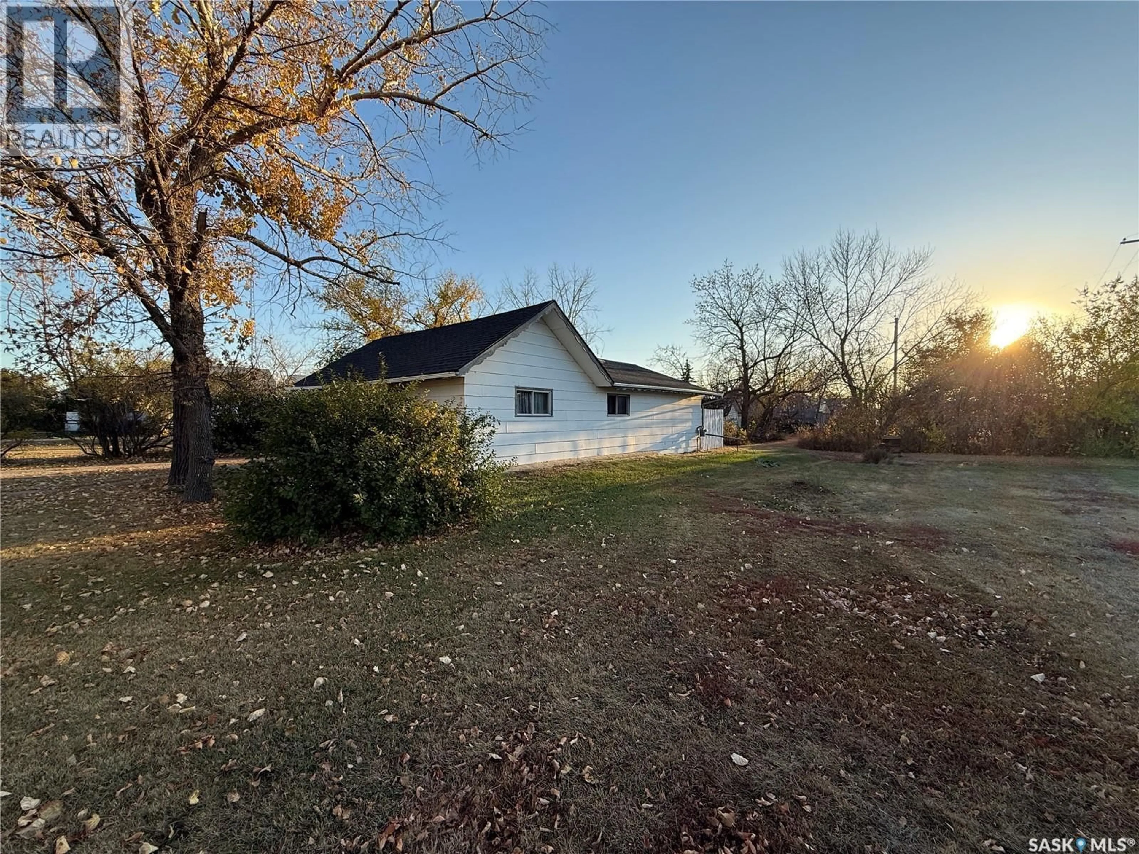 A pic from outside/outdoor area/front of a property/back of a property/a pic from drone, unknown for 108 2ND AVENUE, Macrorie Saskatchewan S0L2E0
