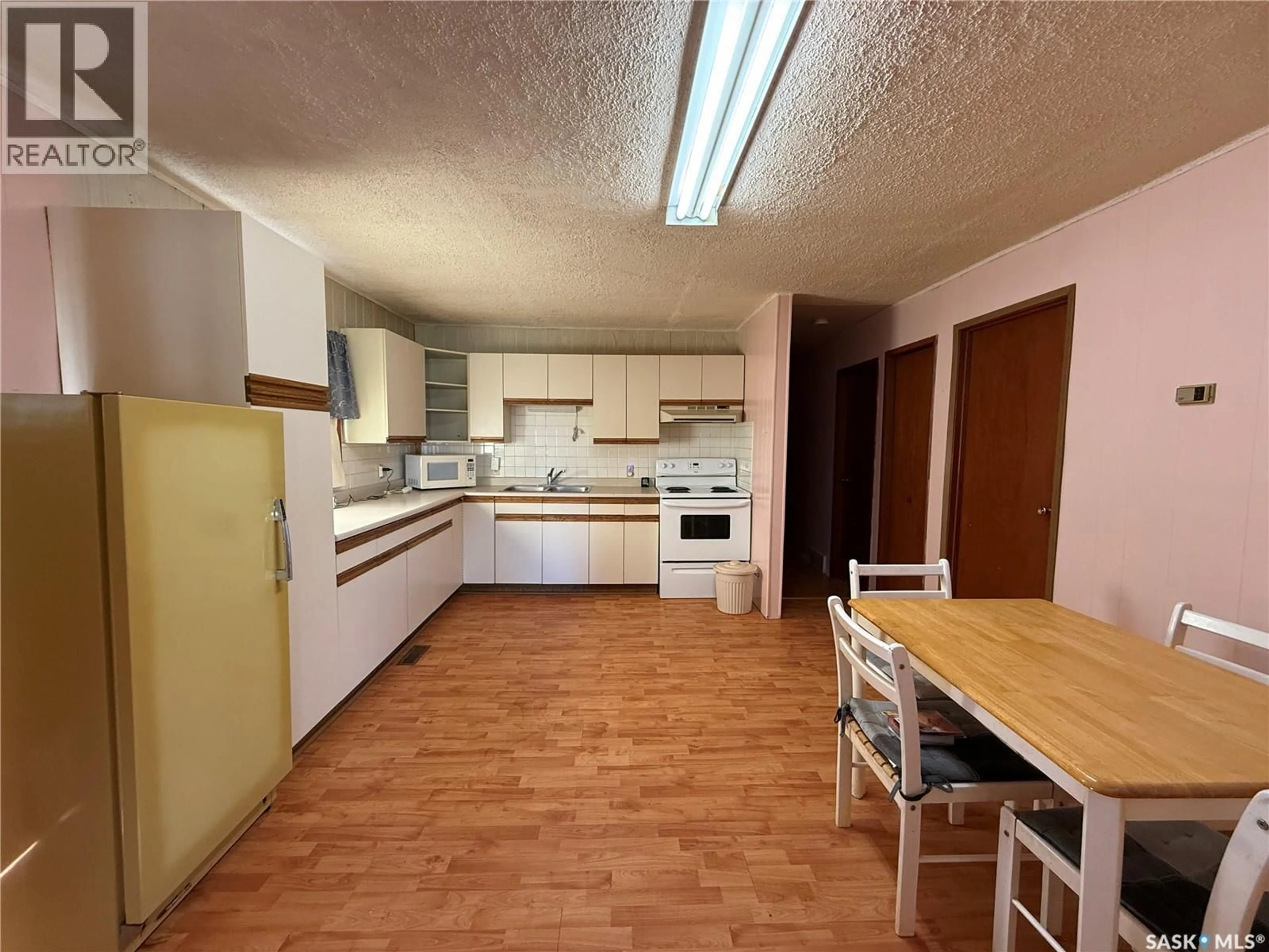 A pic of a room for 108 2ND AVENUE, Macrorie Saskatchewan S0L2E0