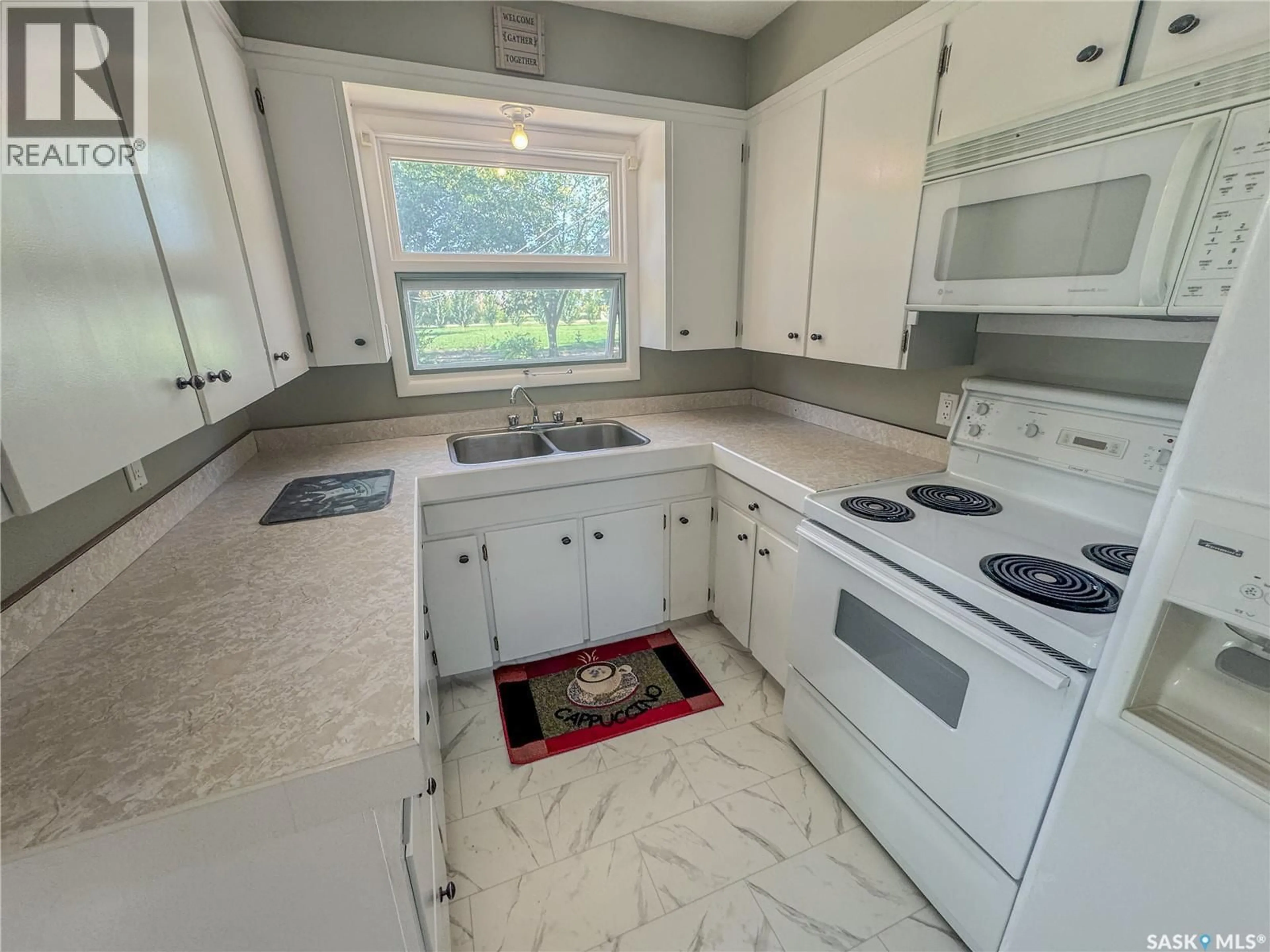 Standard kitchen, ceramic/tile floor for 806 HOUGHTON STREET, Indian Head Saskatchewan S0G2K0