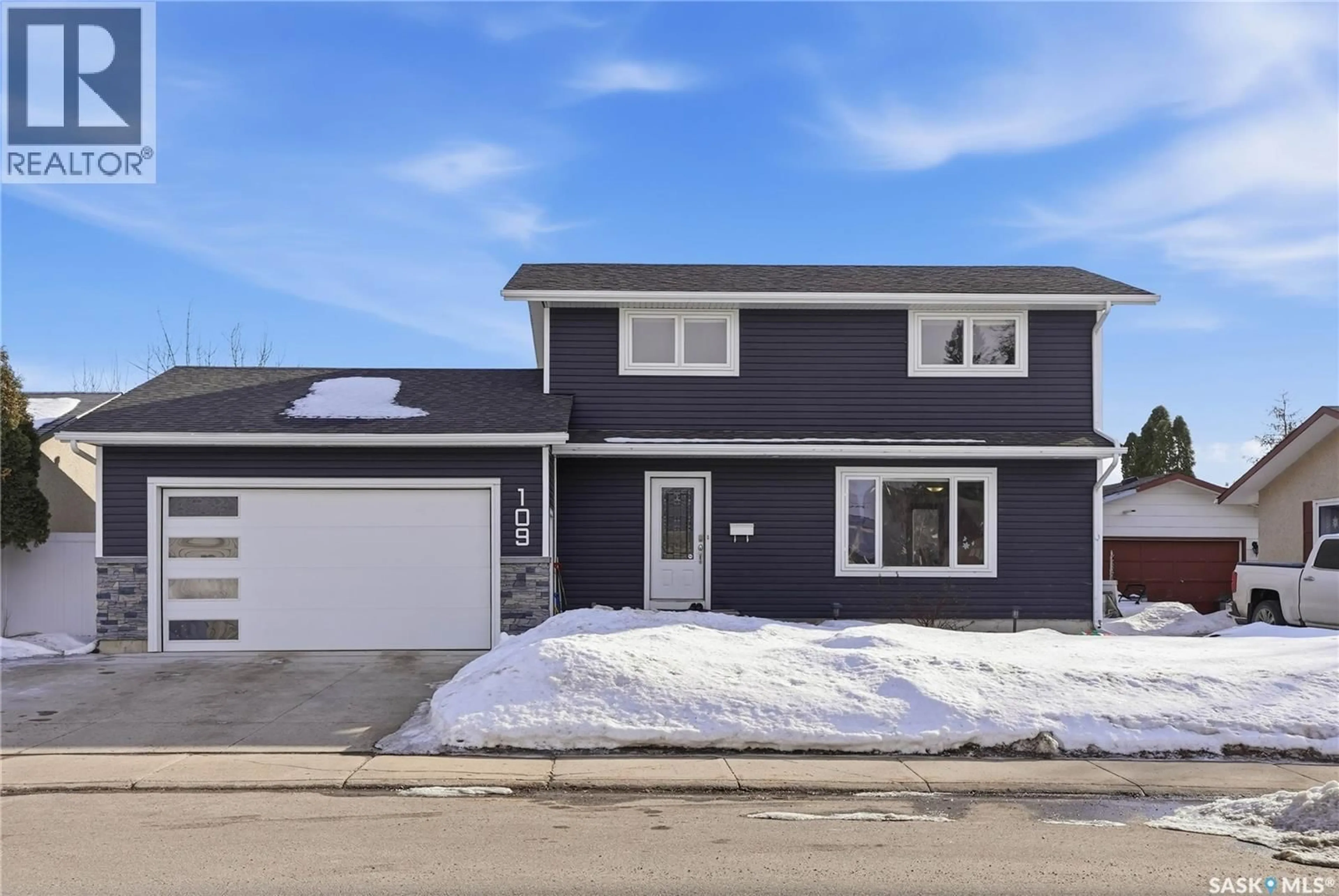Home with vinyl exterior material, street for 109 CHURCHILL DRIVE, Saskatoon Saskatchewan S7K3X3