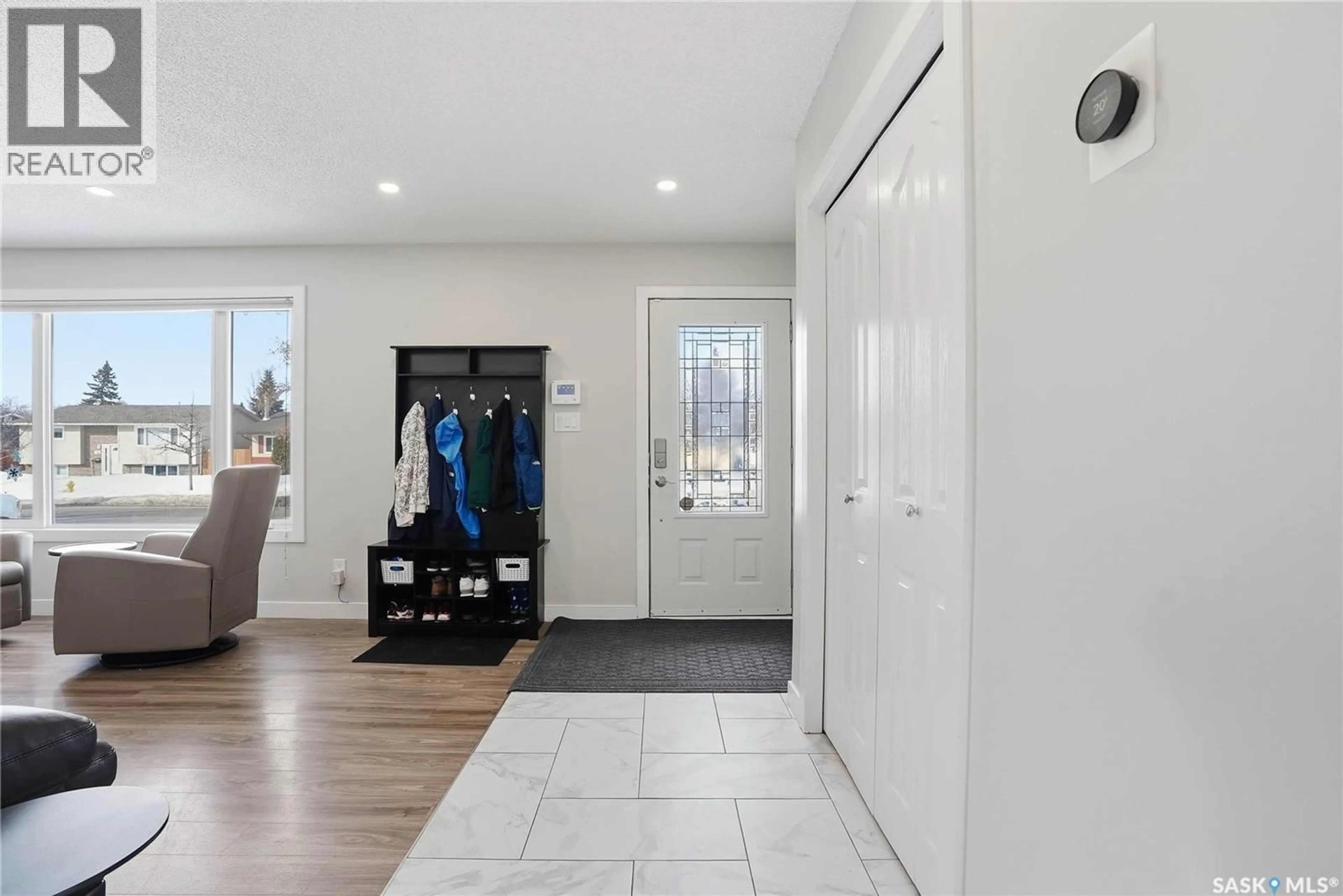 Indoor entryway for 109 CHURCHILL DRIVE, Saskatoon Saskatchewan S7K3X3