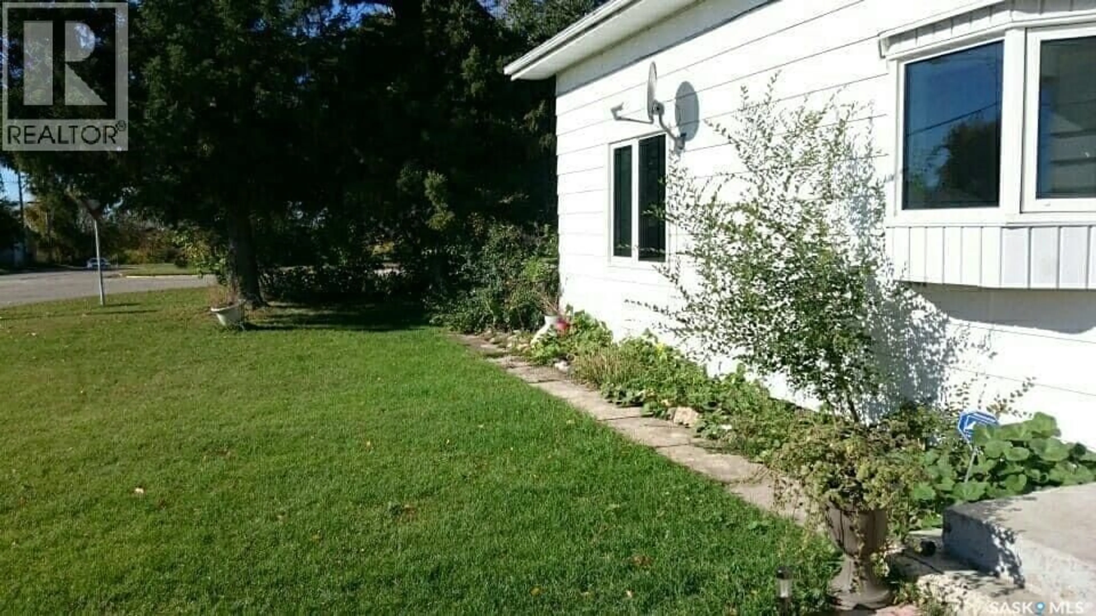 Patio, street for 202 1ST STREET, Preeceville Saskatchewan S0A3B0