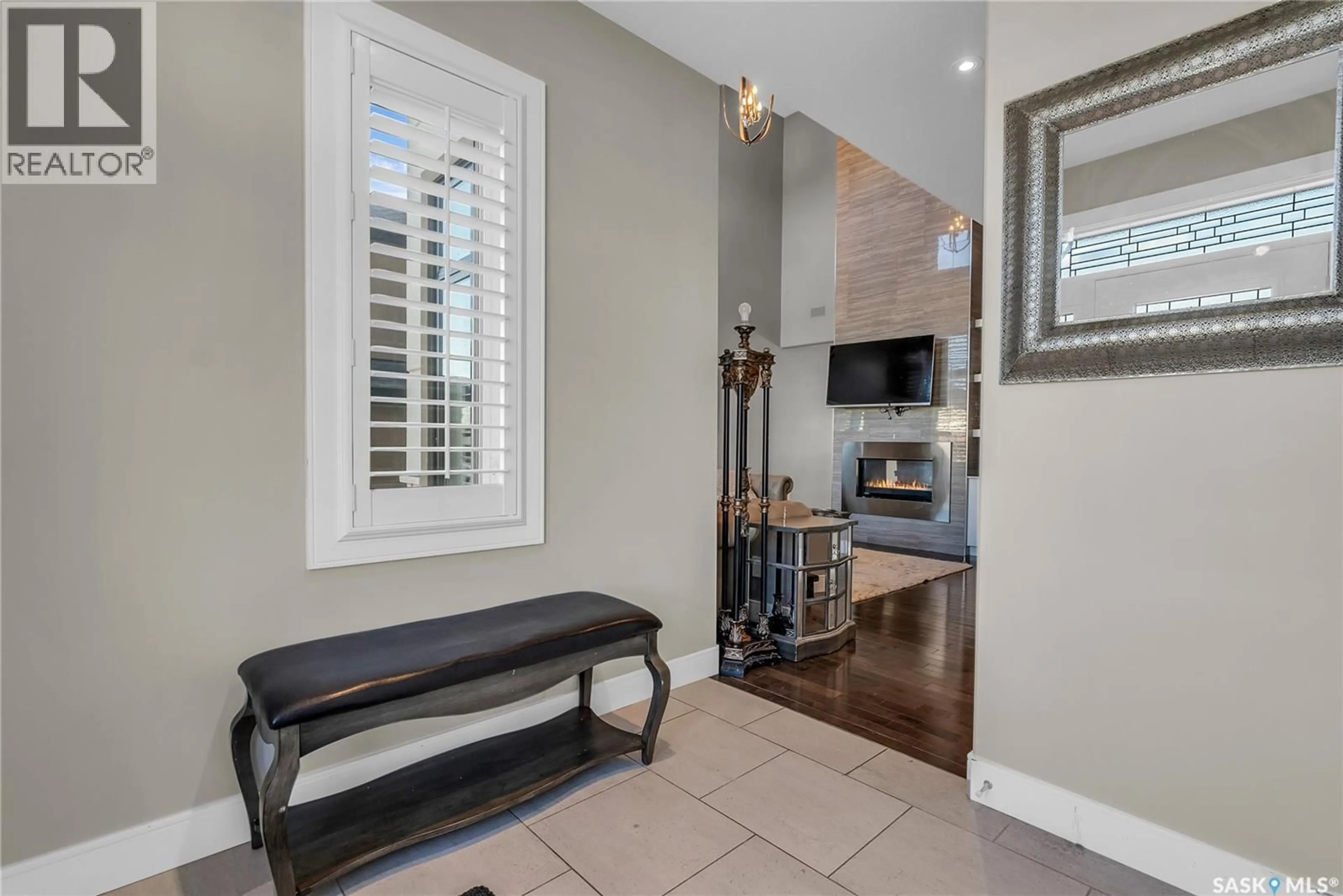 Indoor entryway for 210 MAHABIR COURT, Saskatoon Saskatchewan S7W0J5