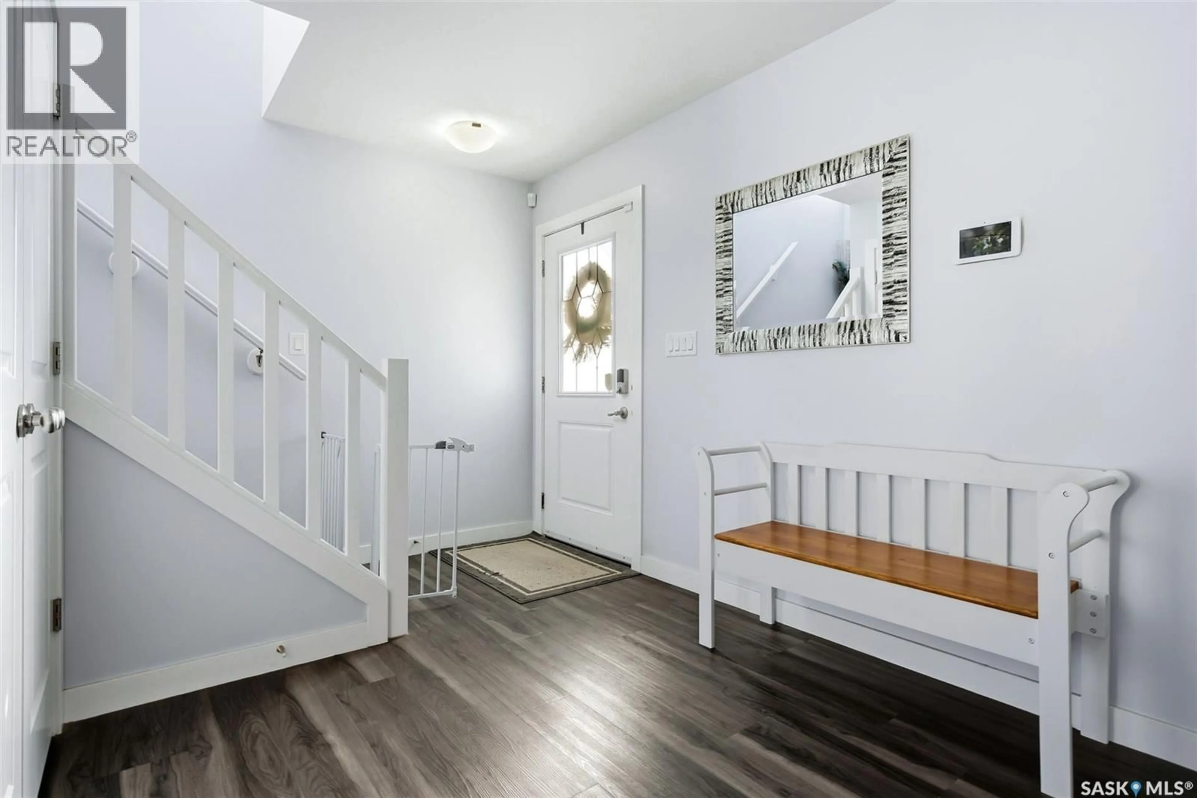 Indoor entryway for 8804 KESTRAL DRIVE, Regina Saskatchewan S4Y0C2