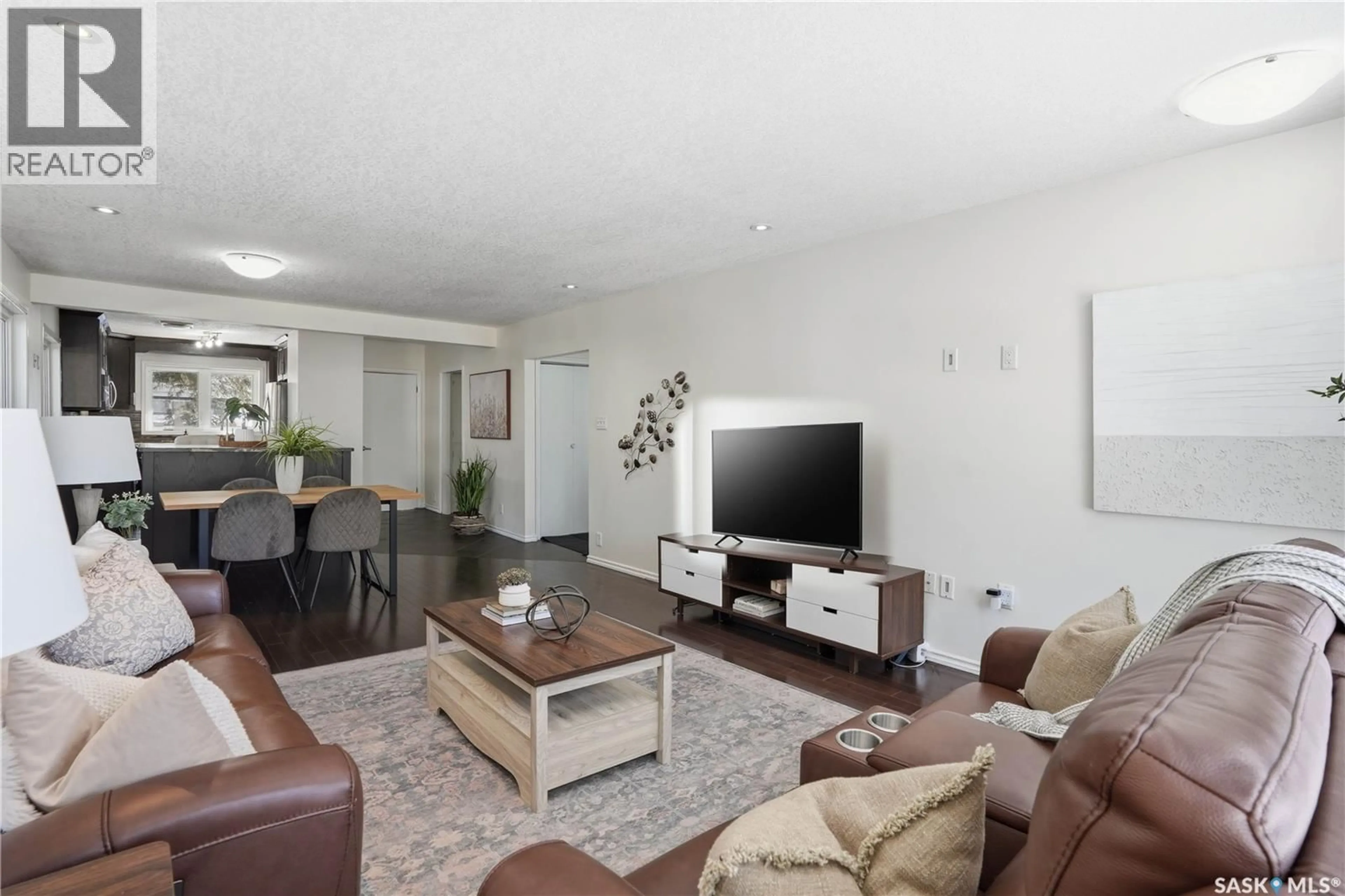 Living room with furniture, unknown for 45 GARDINER AVENUE, Regina Saskatchewan S4S4P5