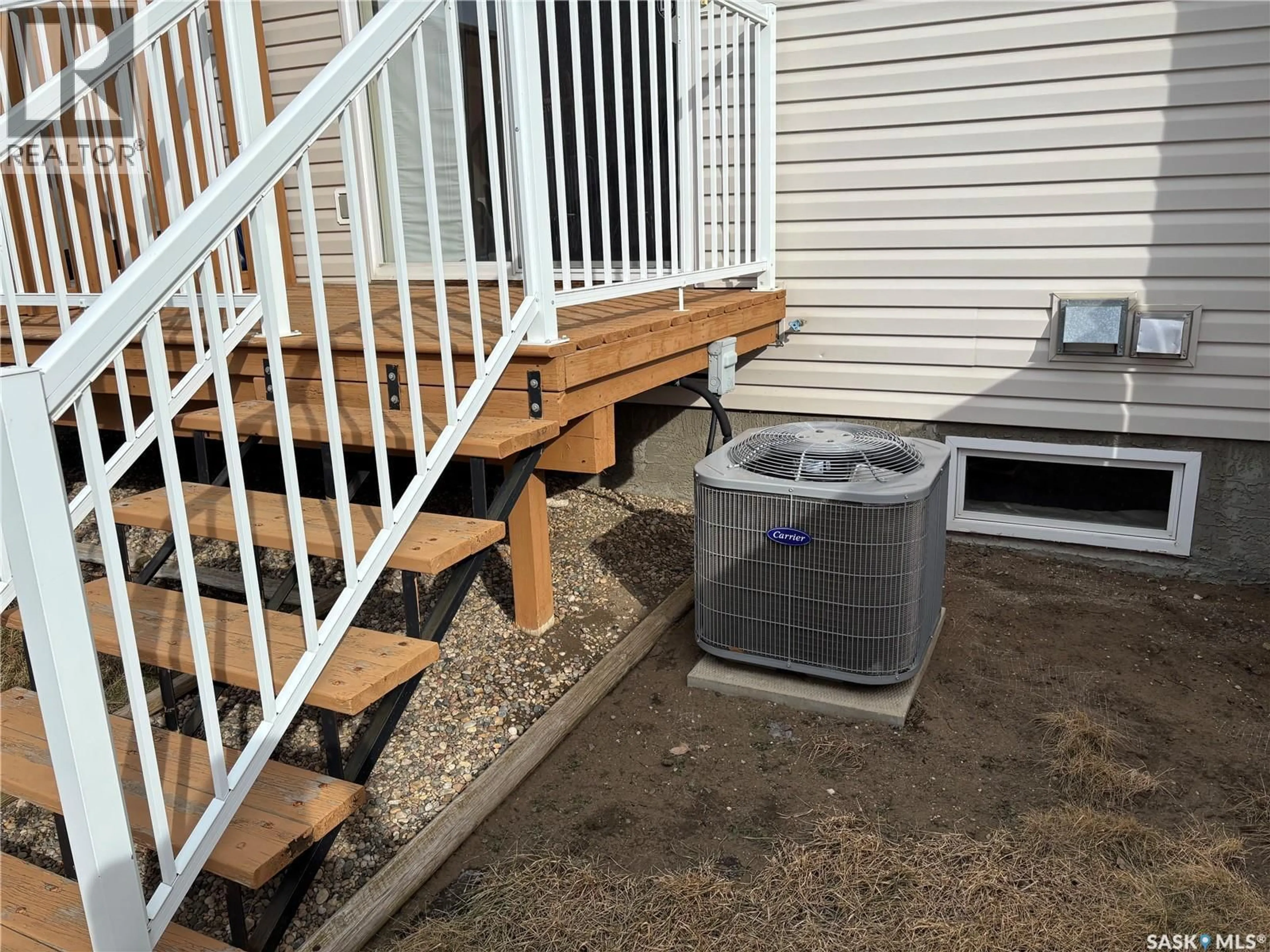 Patio, street for 851 - 302 CHESTER ROAD, Moose Jaw Saskatchewan S6H0A4