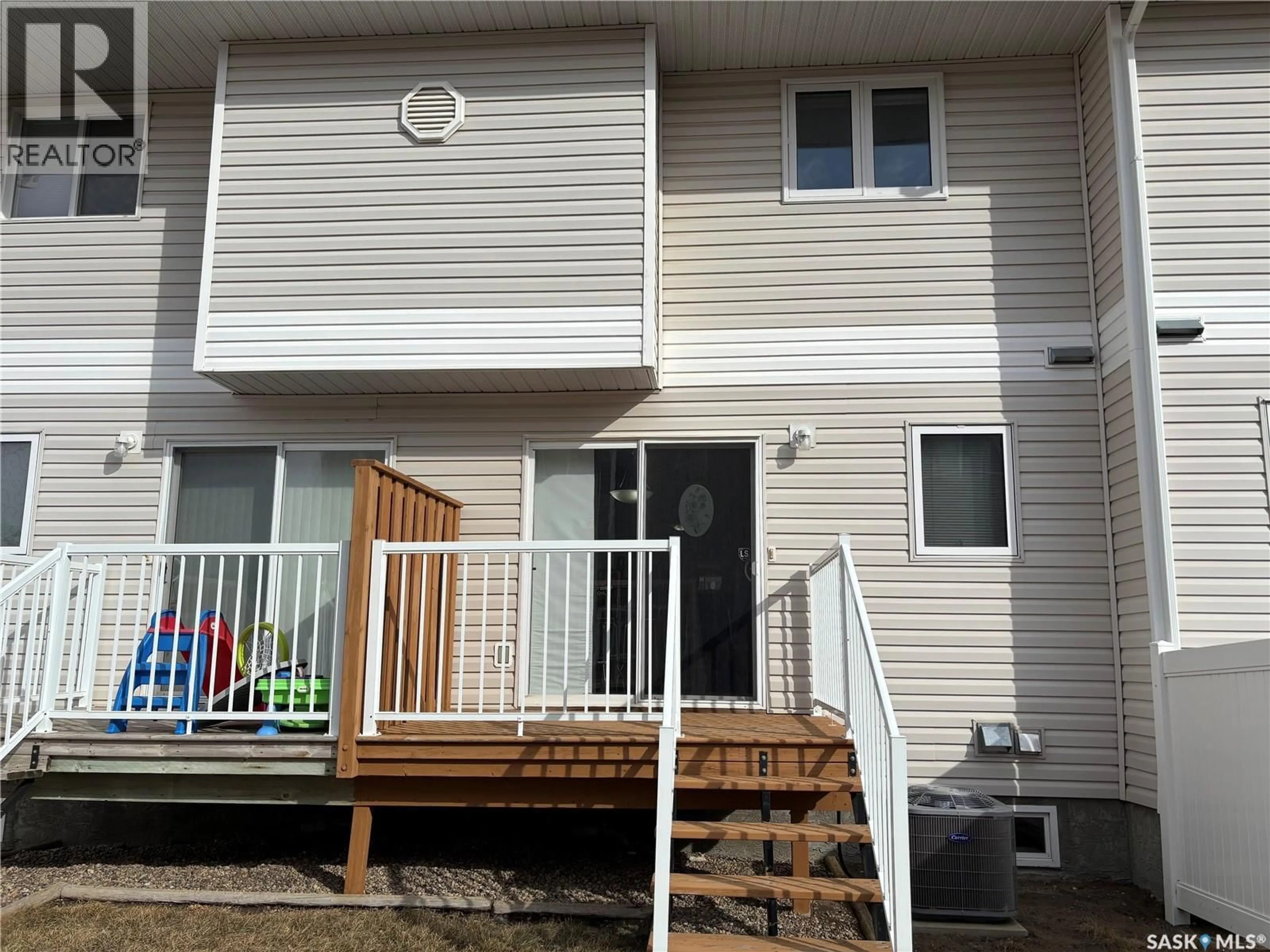 Home with vinyl exterior material, street for 851 - 302 CHESTER ROAD, Moose Jaw Saskatchewan S6H0A4