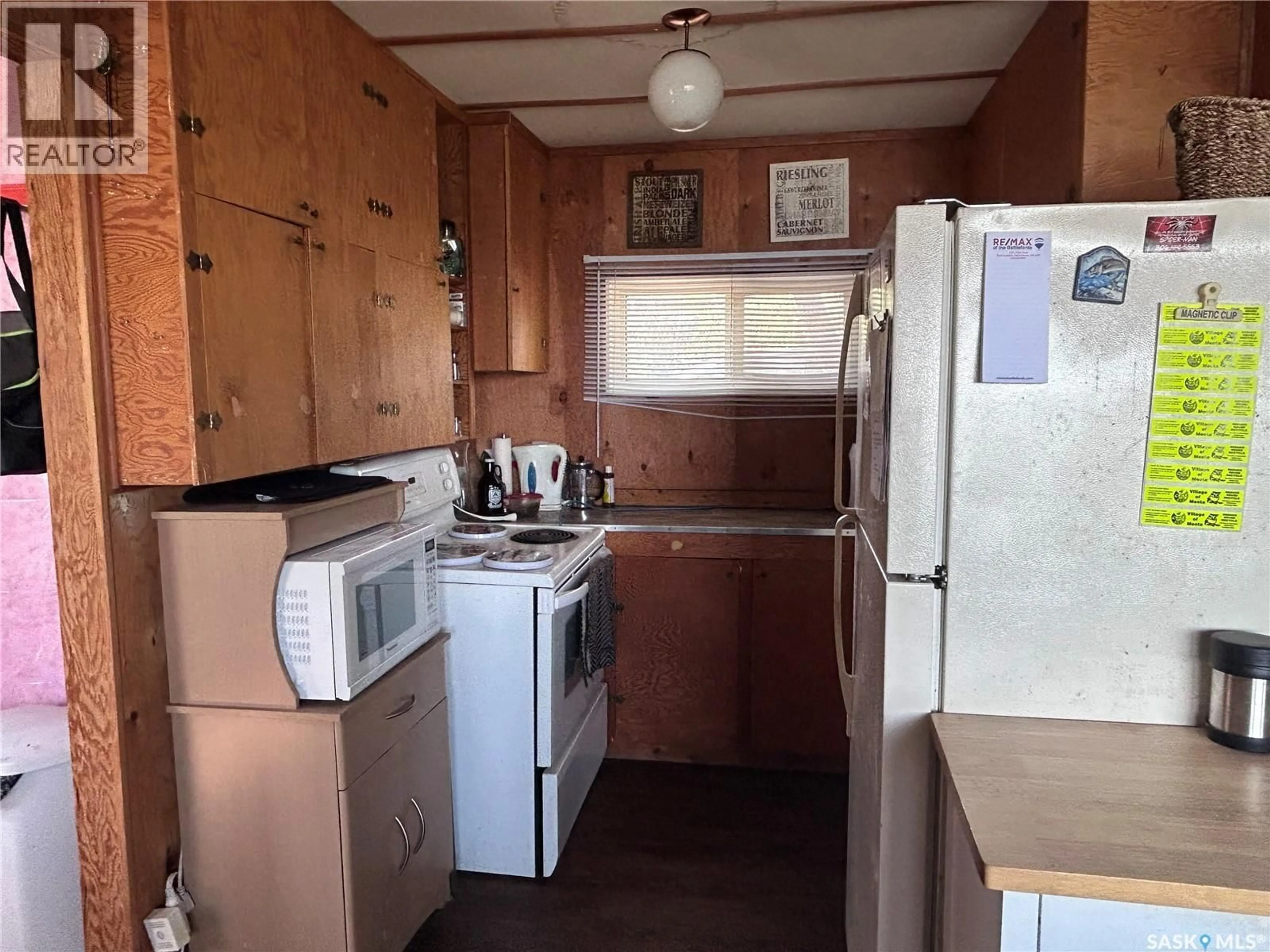 Standard kitchen, unknown for 9 KILCARE DRIVE, Meota Rm No.468 Saskatchewan S0M1X0