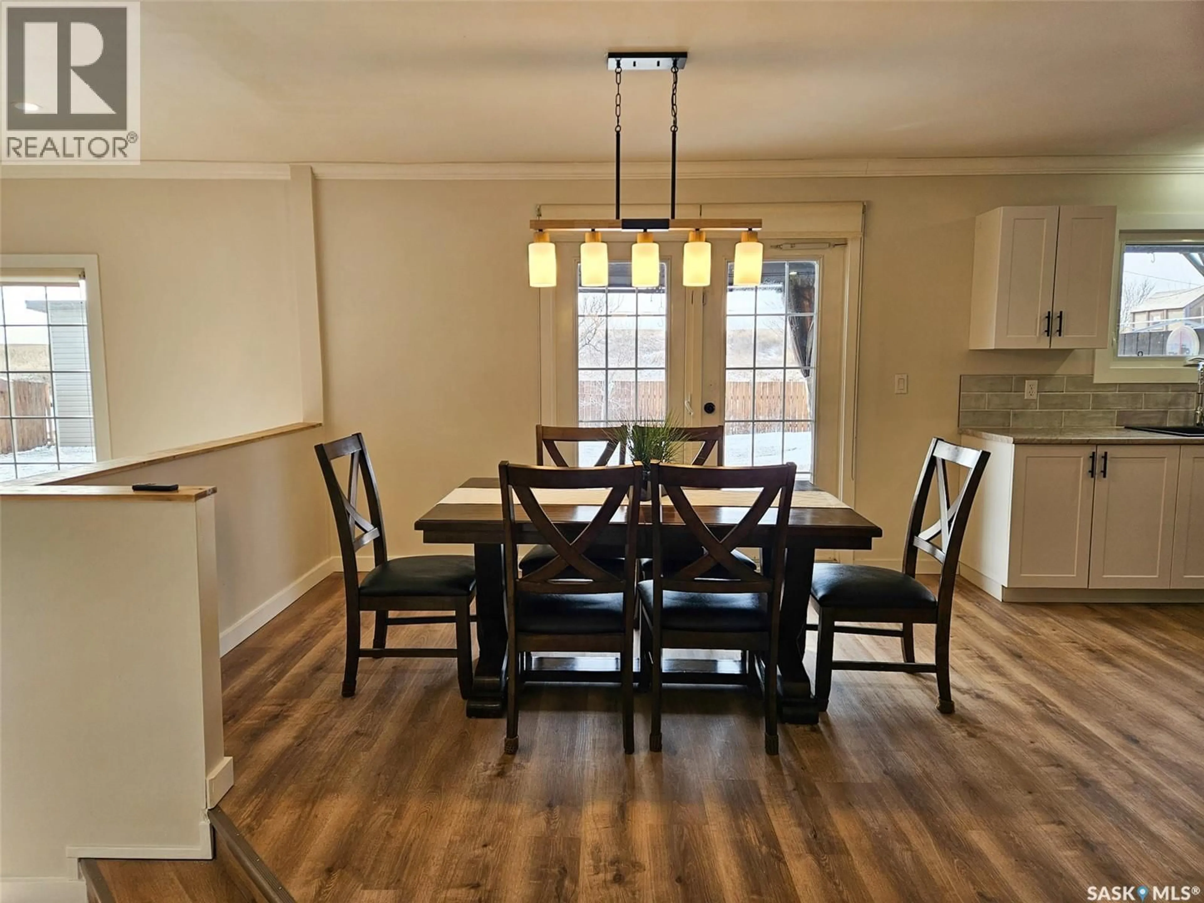 Dining room, wood/laminate floor for 20 CENTENNIAL DRIVE, Mossbank Saskatchewan S0H3G0