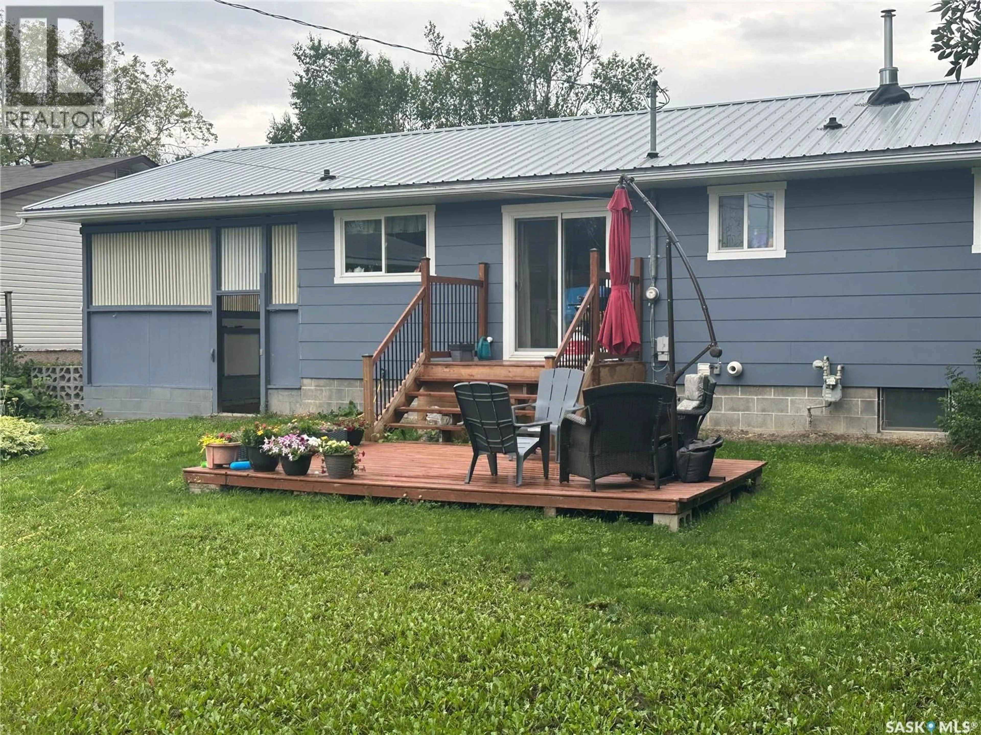 Patio, unknown for 105 6TH AVENUE, Big River Saskatchewan S0J0E0