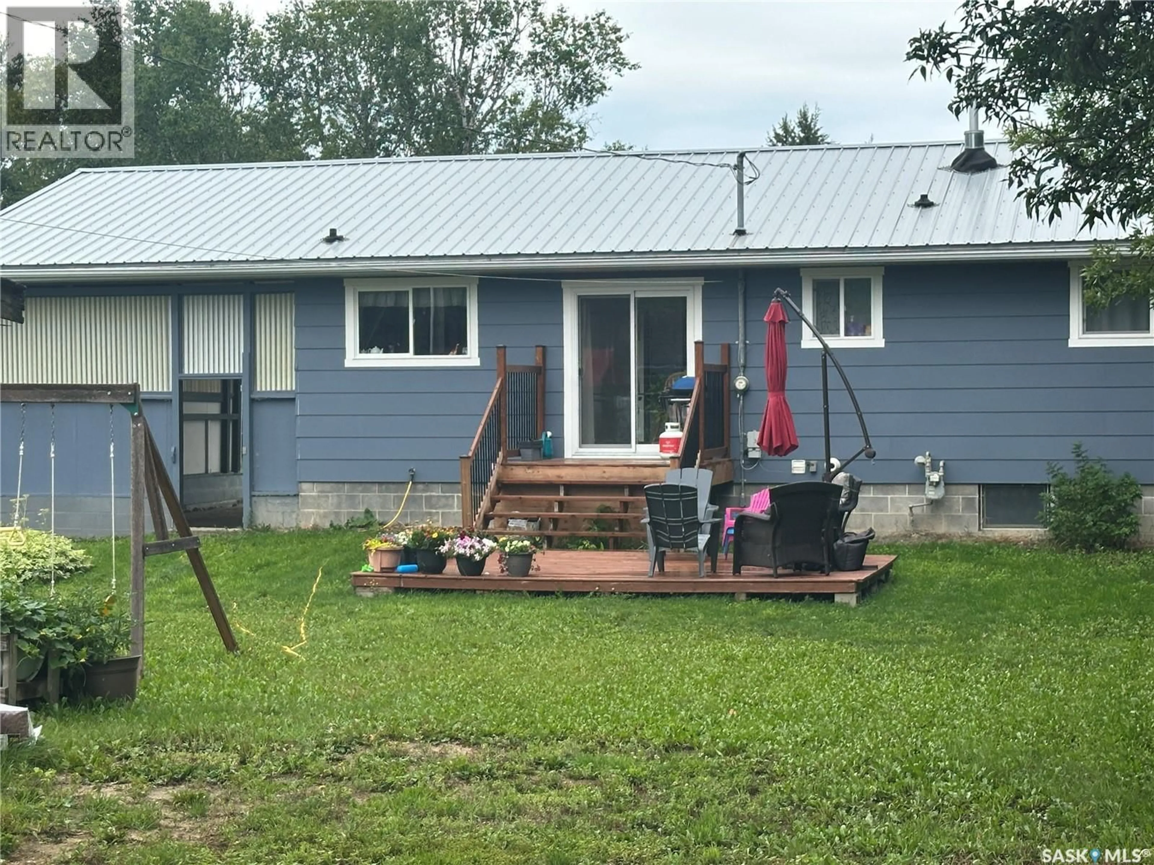 Patio, unknown for 105 6TH AVENUE, Big River Saskatchewan S0J0E0