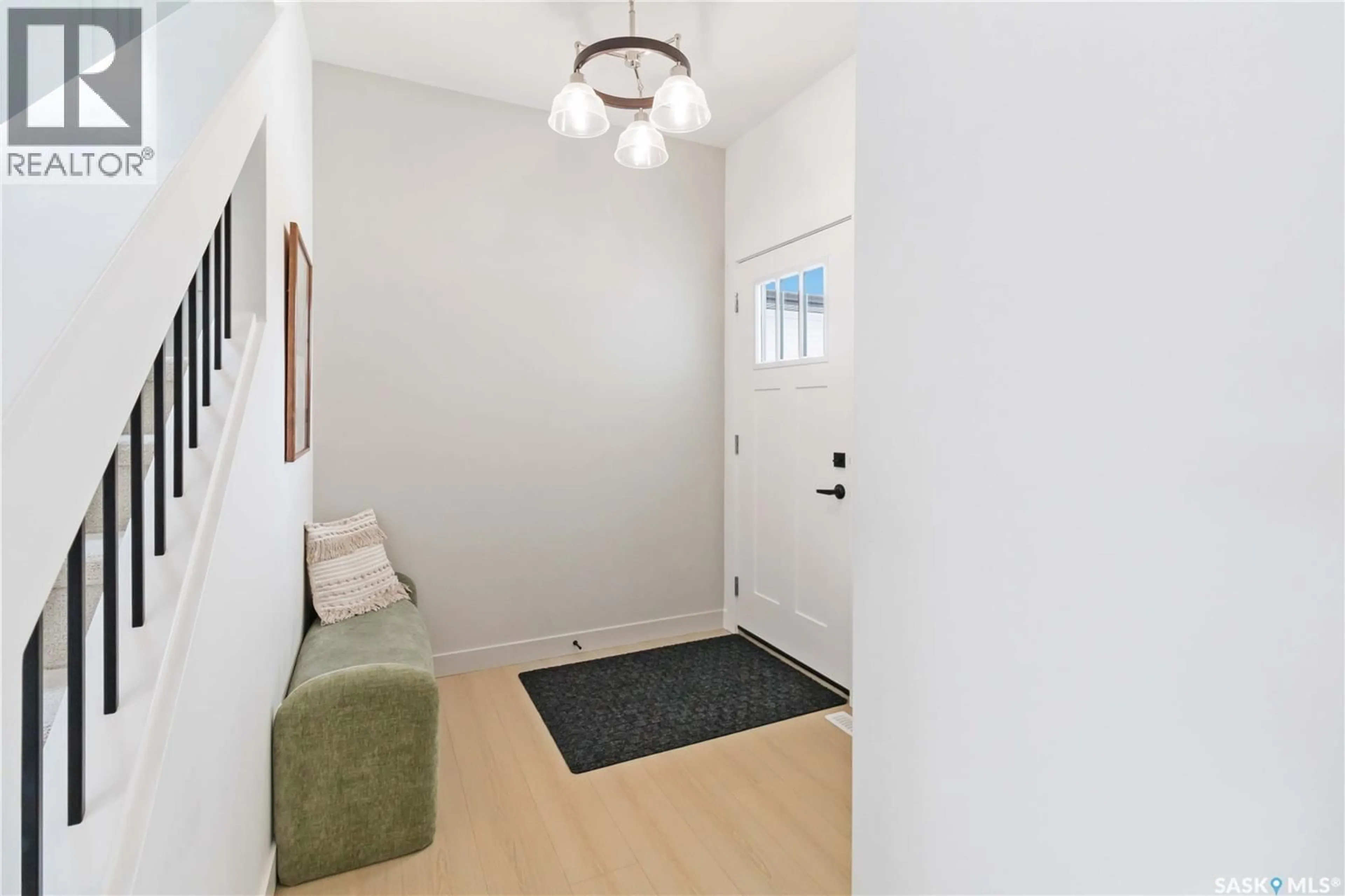 Indoor entryway for 126 CHELSOM BEND, Saskatoon Saskatchewan S7V1L1