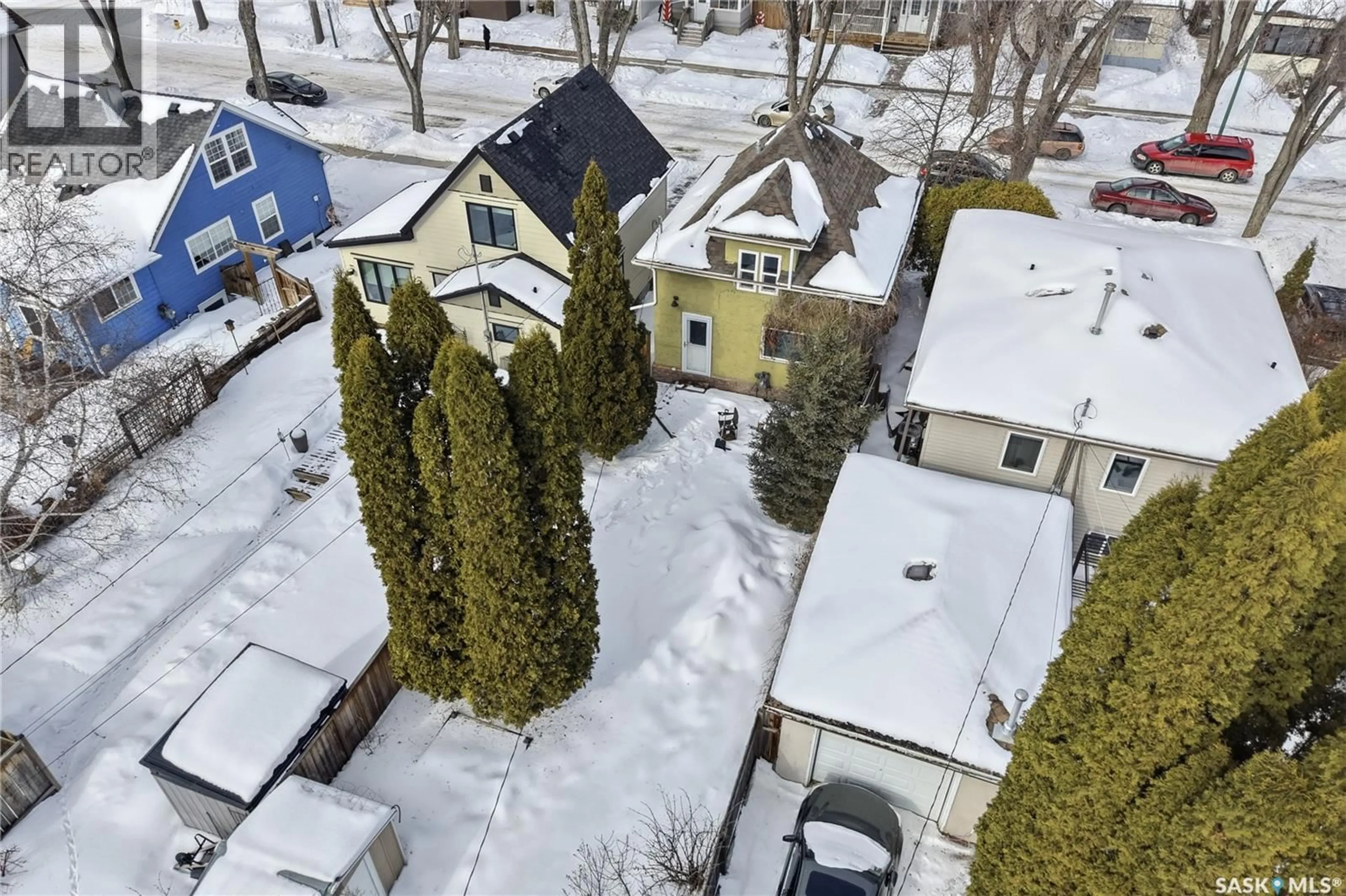A pic from outside/outdoor area/front of a property/back of a property/a pic from drone, street for 514 4TH STREET, Saskatoon Saskatchewan S7H1J7