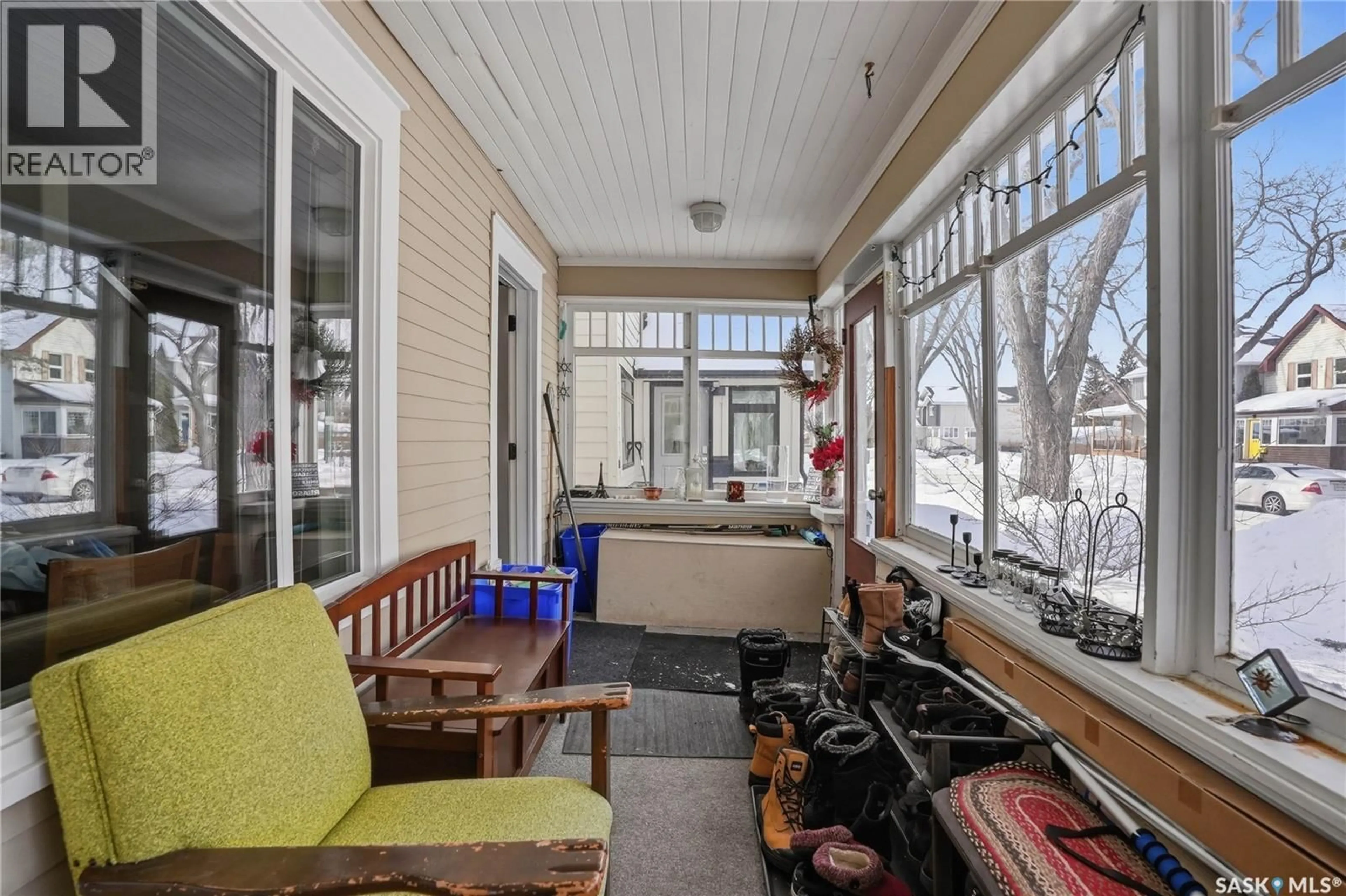 Patio, street for 514 4TH STREET, Saskatoon Saskatchewan S7H1J7