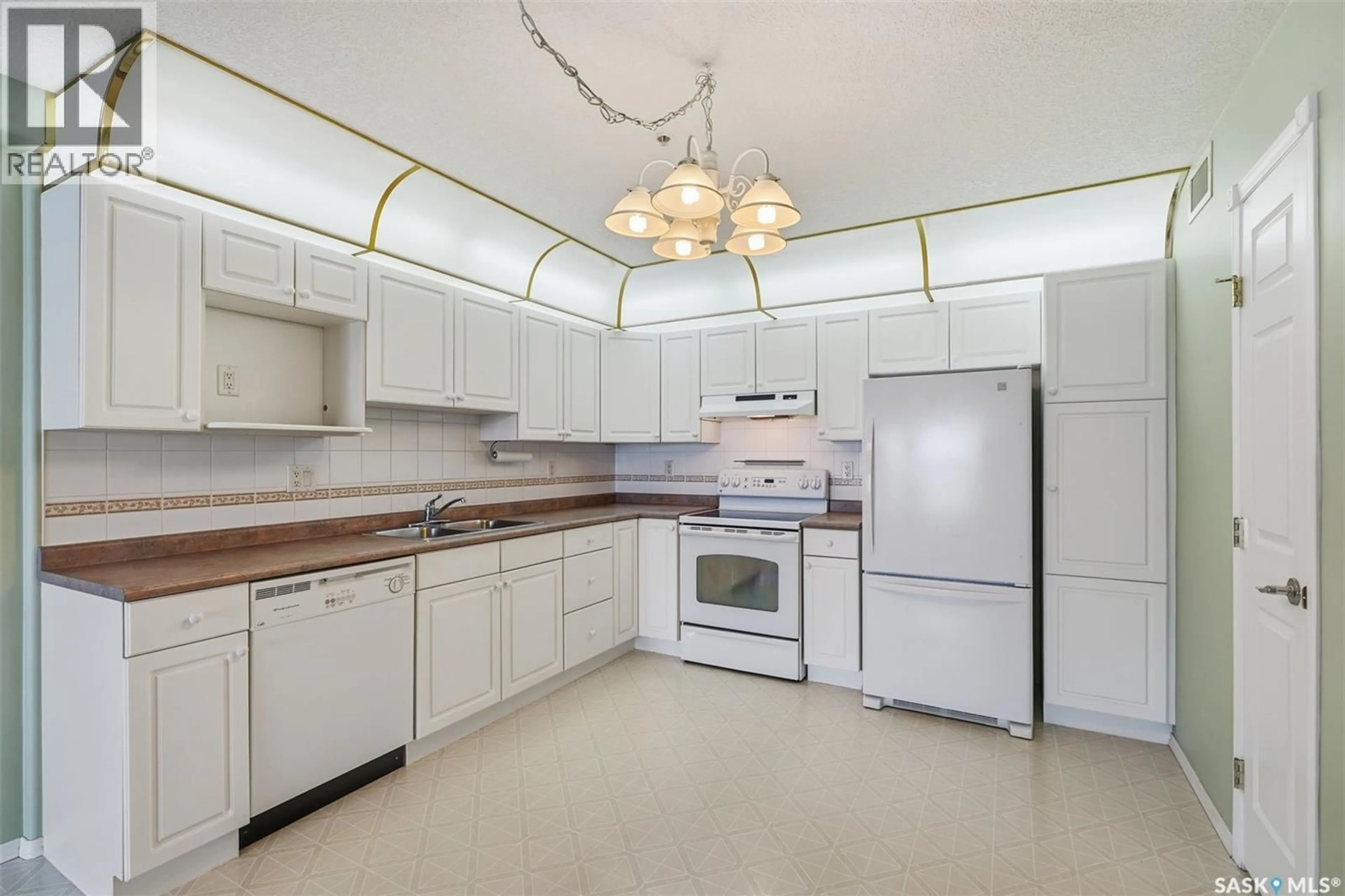 Standard kitchen, ceramic/tile floor for 325 - 335 KEEVIL CRESCENT, Saskatoon Saskatchewan S7N4R8