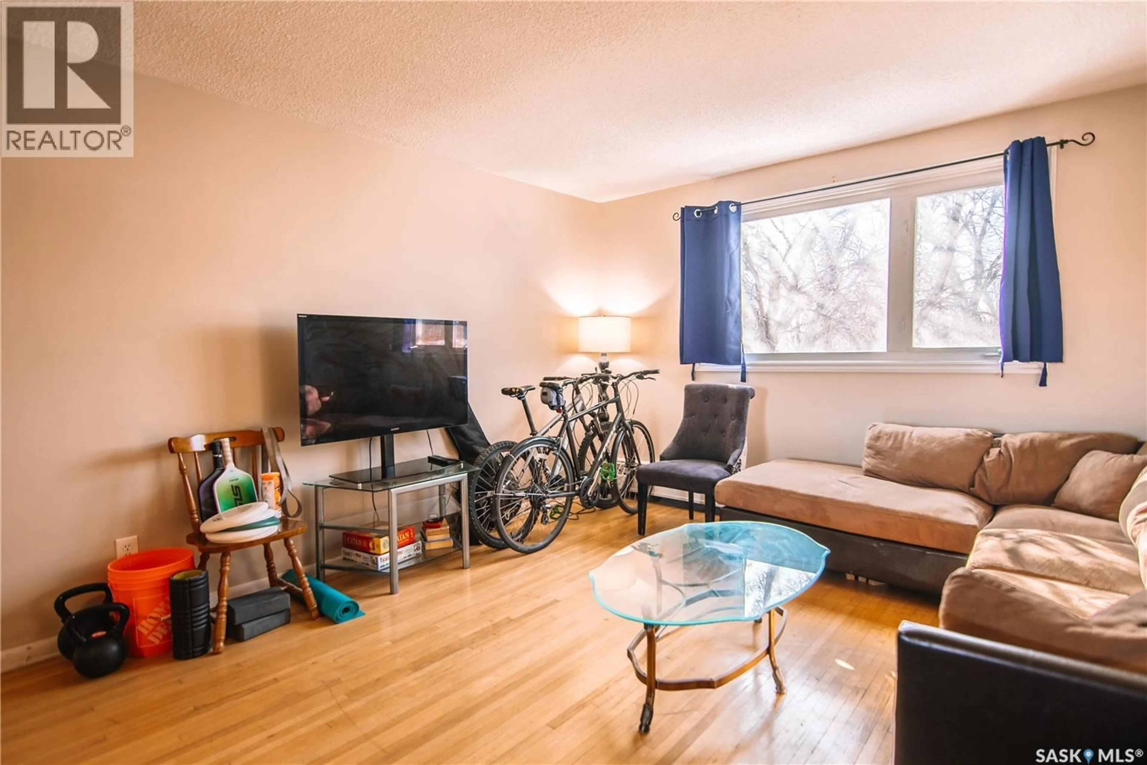 Living room with furniture, wood/laminate floor for 4 - 6 NEILL PLACE, Regina Saskatchewan S4N2V4