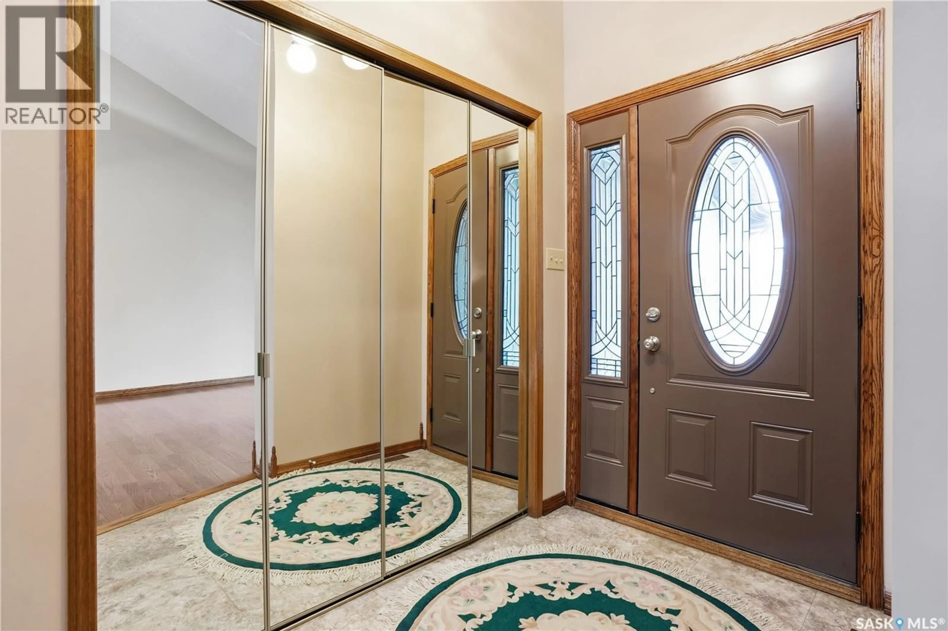 Indoor foyer for 3747 WETMORE CRESCENT, Regina Saskatchewan S4V2B7