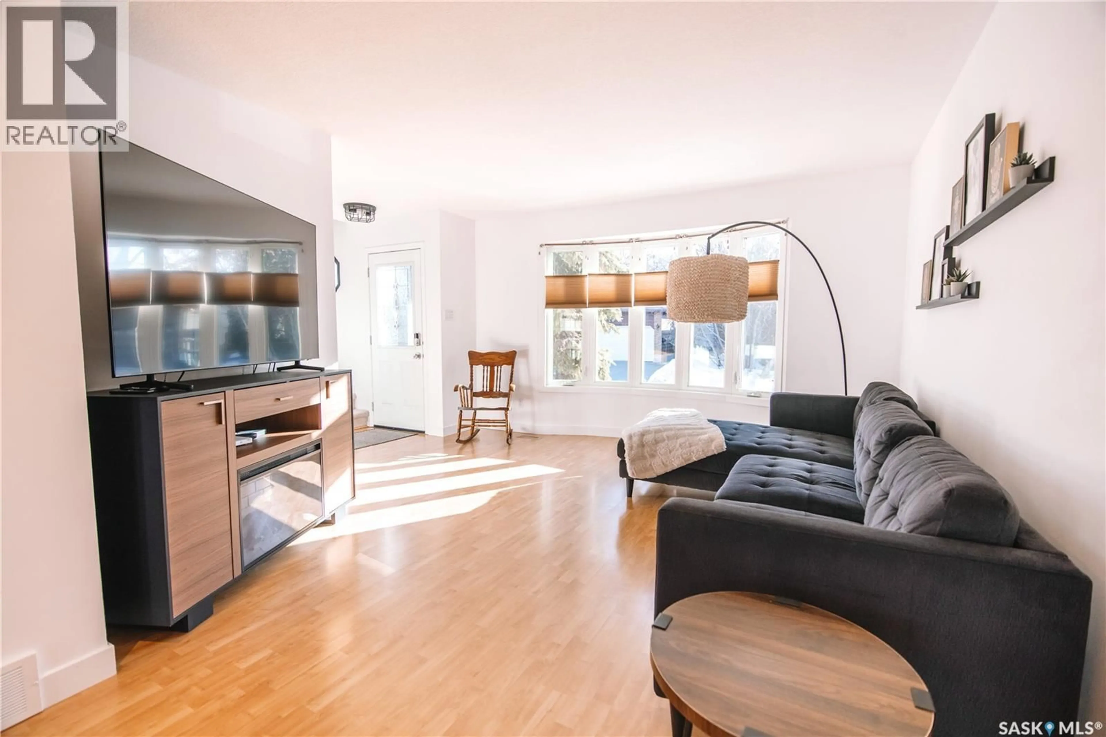 Living room with furniture, wood/laminate floor for 1222 FLEXMAN CRESCENT, Regina Saskatchewan S4X2Y8