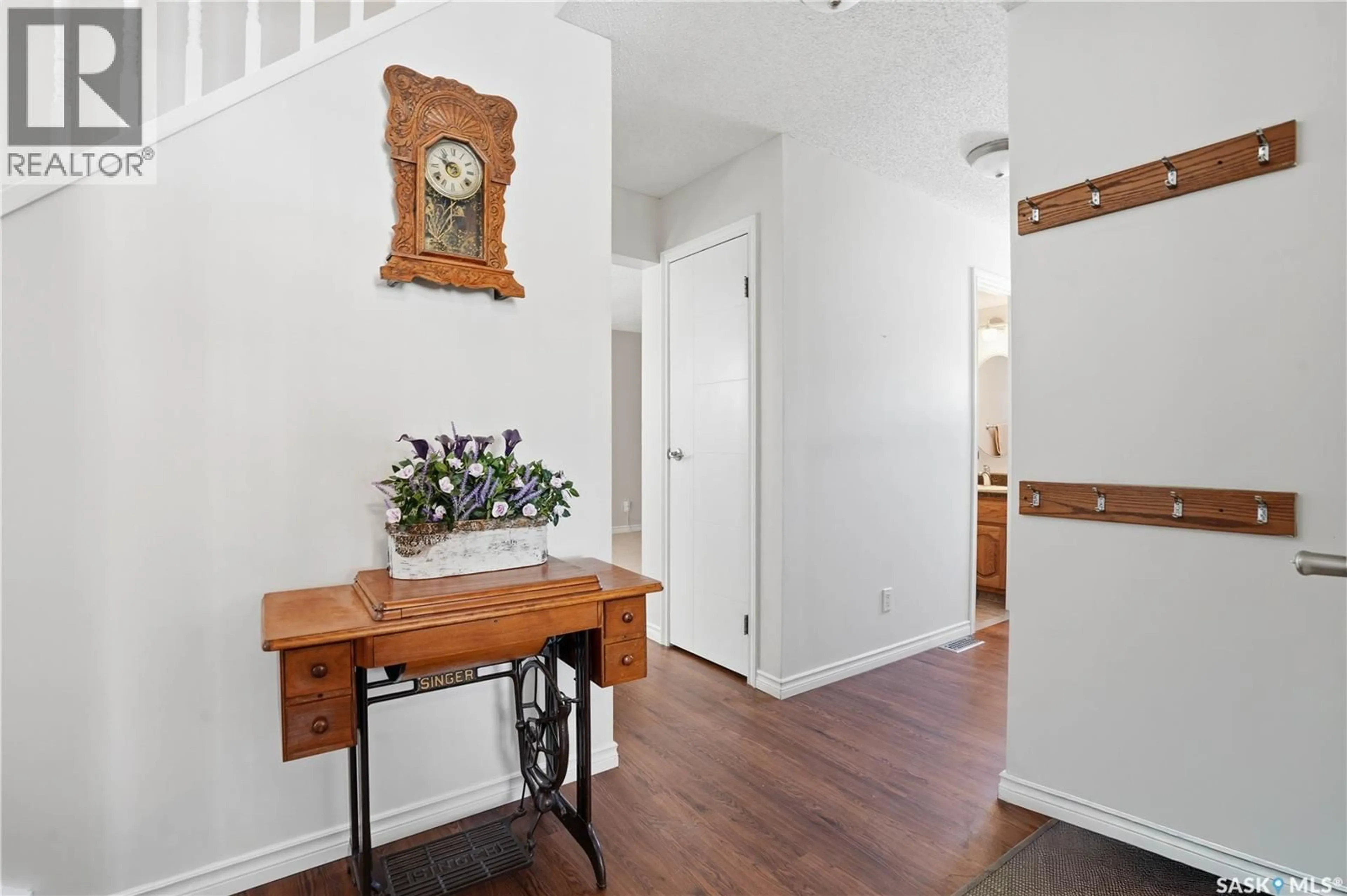 Indoor entryway for 3338 WESTMINSTER ROAD, Regina Saskatchewan S4V0S4