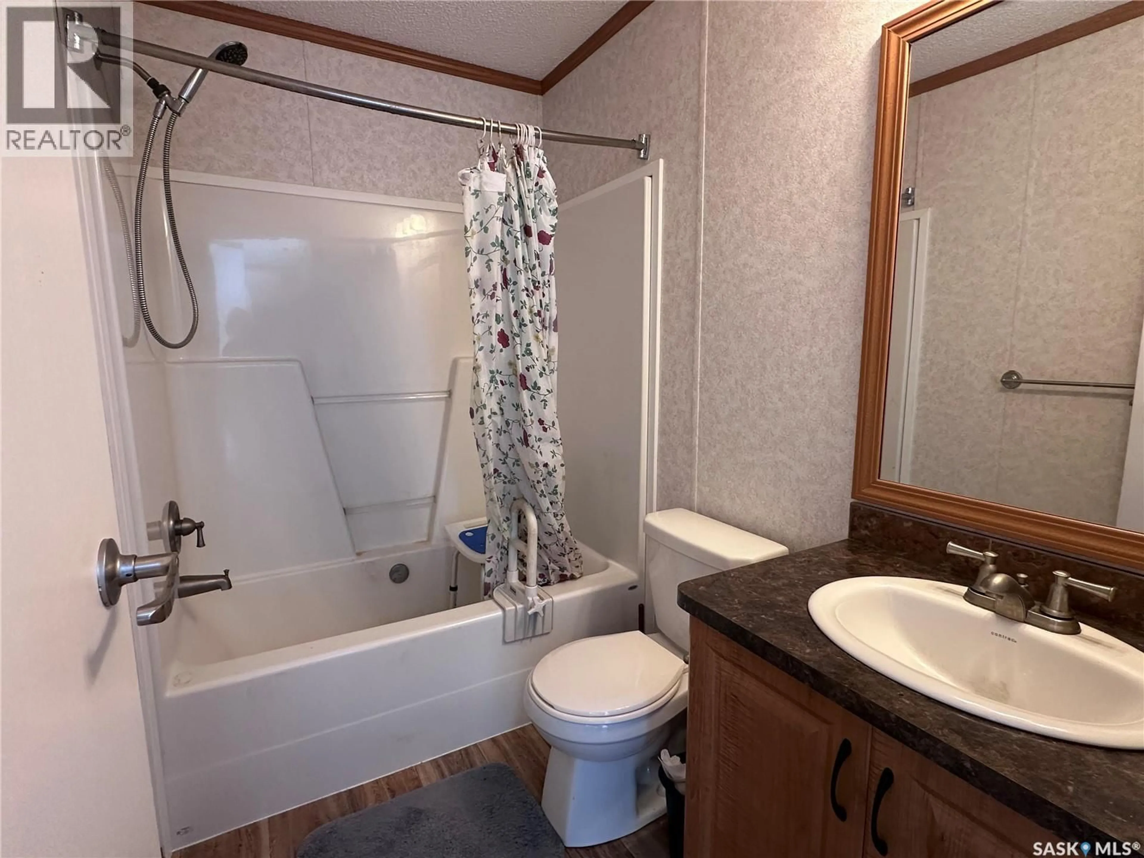 Standard bathroom, unknown for 211 LIPTON STREET, Balcarres Saskatchewan S0G0C0