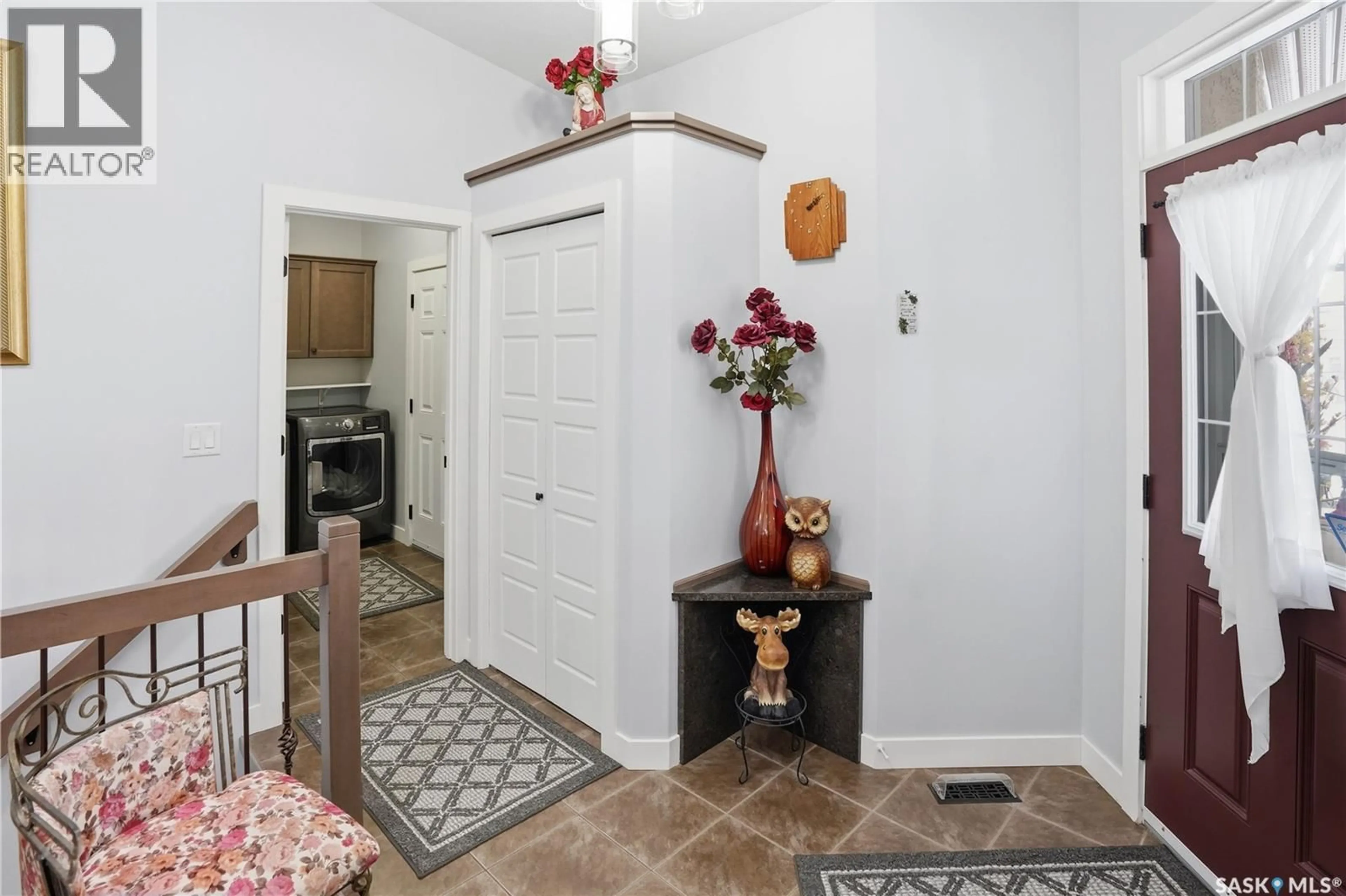 Indoor entryway for 5053 CANUCK CRESCENT, Regina Saskatchewan S4W0G4