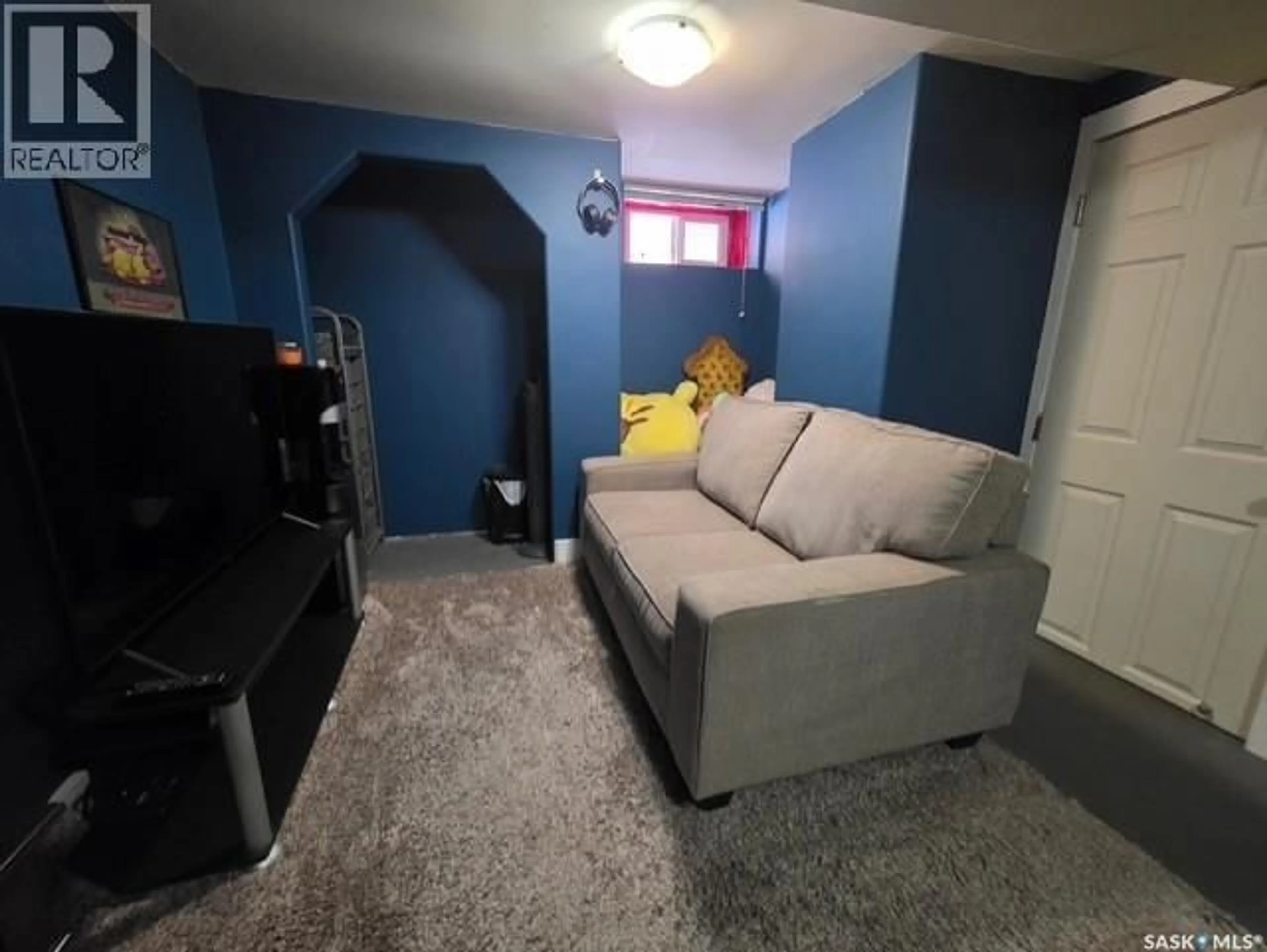 A pic of a room for 1131 C AVENUE, Saskatoon Saskatchewan S7L1K3