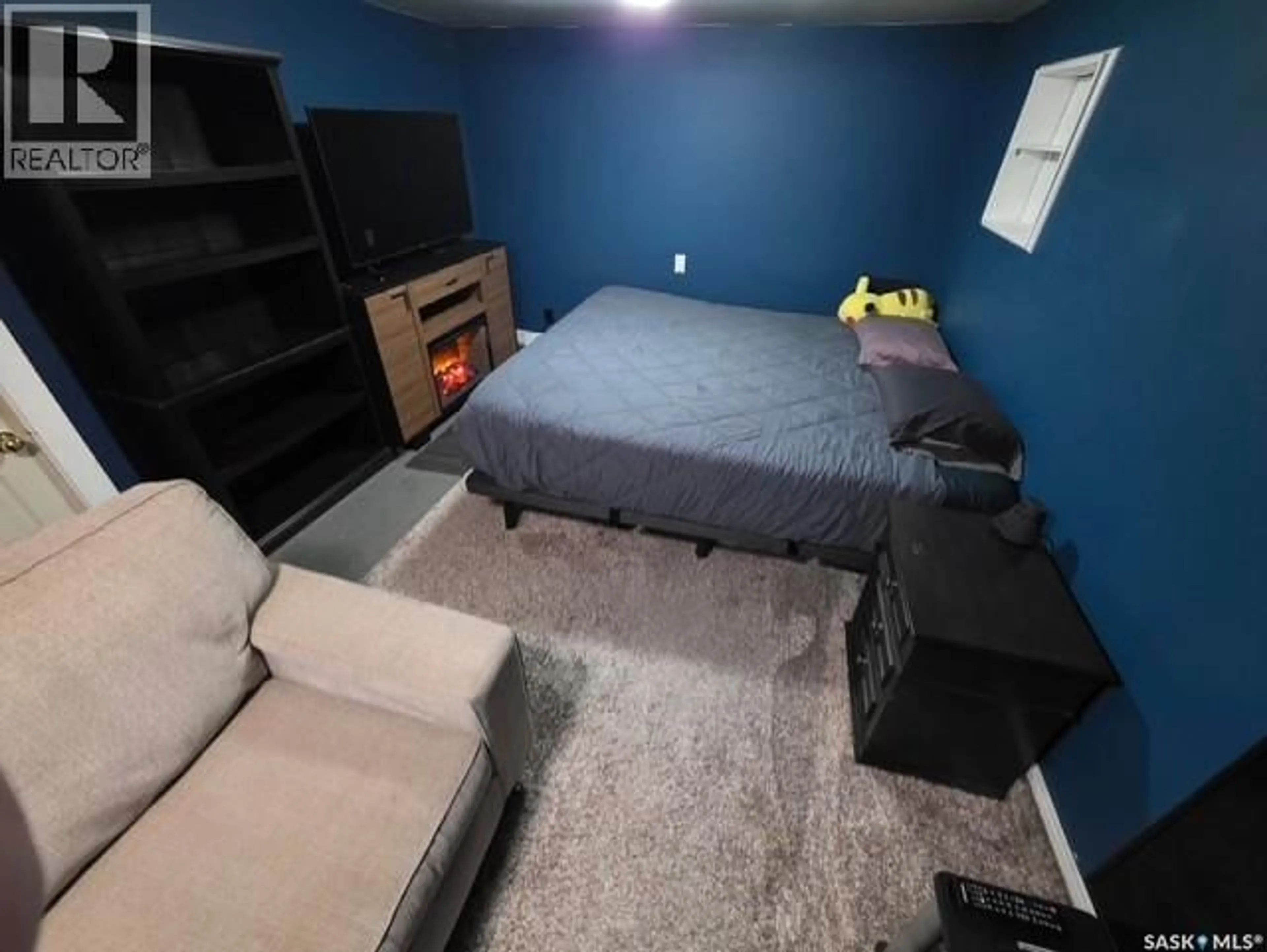 A pic of a room for 1131 C AVENUE, Saskatoon Saskatchewan S7L1K3