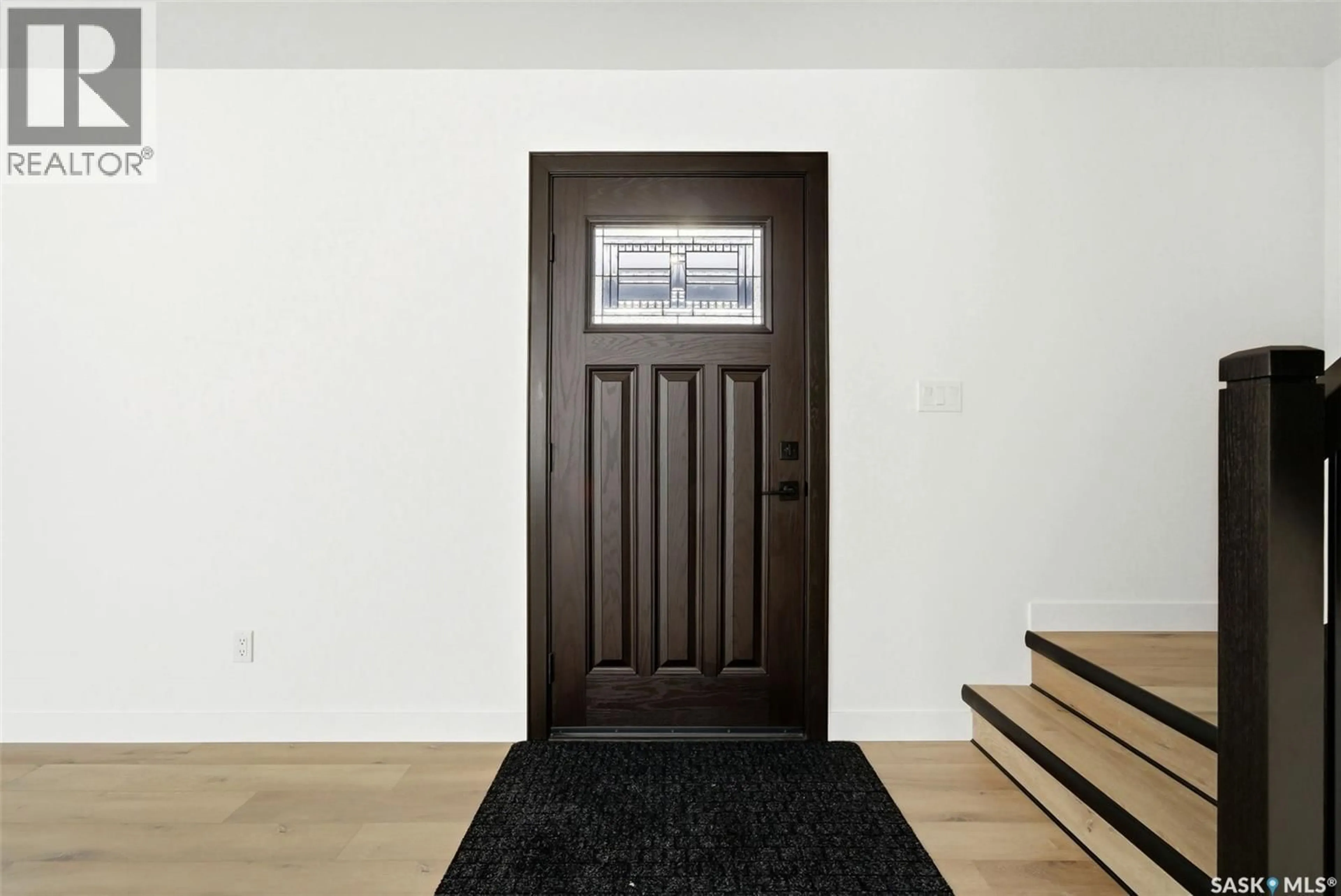 Indoor entryway for 8 THATCHER ROAD, Regina Saskatchewan S4S6E9