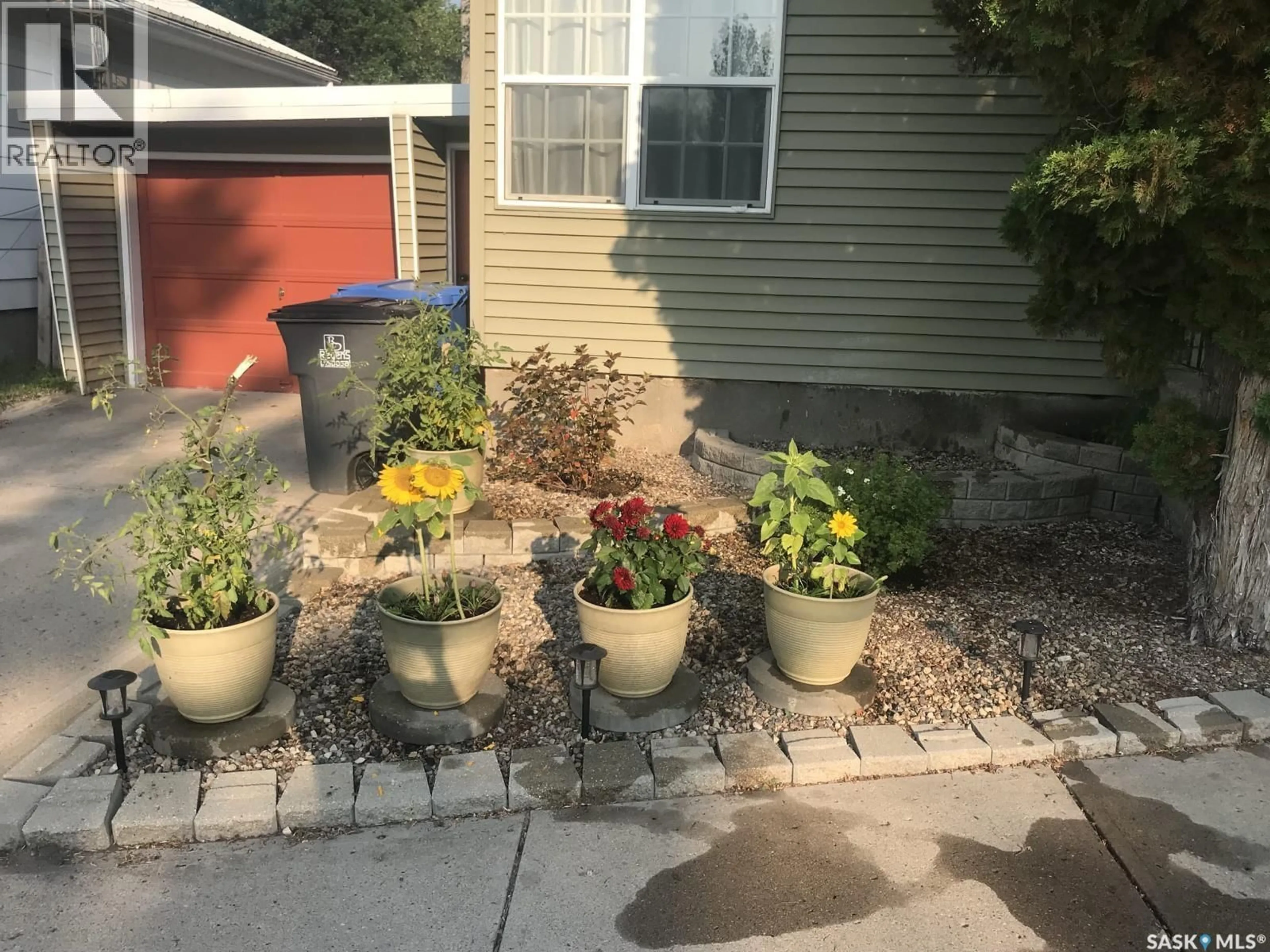 Patio, street for 118 SECOND STREET, Carnduff Saskatchewan S0C0S0