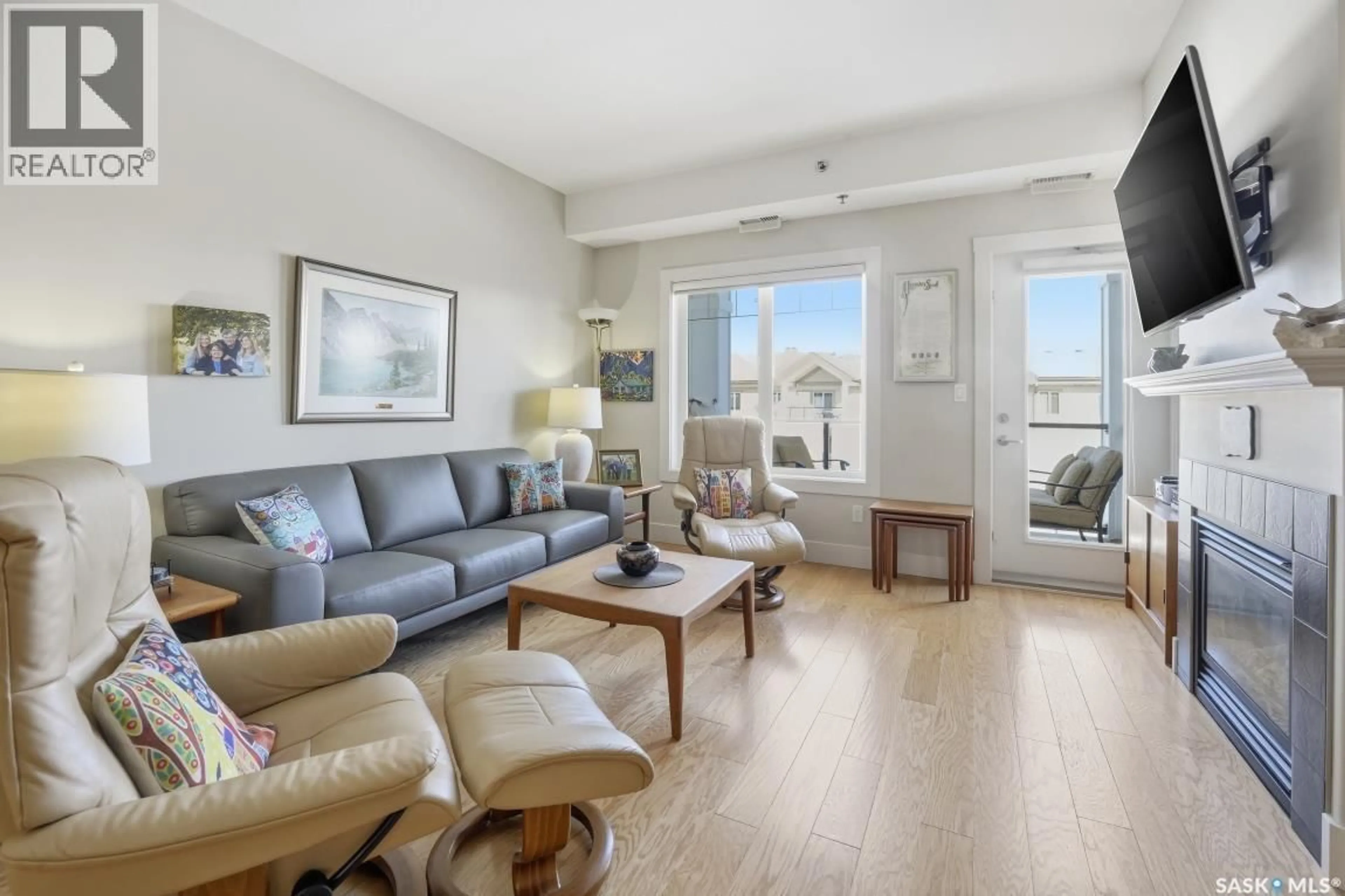 Living room with furniture, unknown for 1010 - 327 RUTH STREET E, Saskatoon Saskatchewan S7J4M9