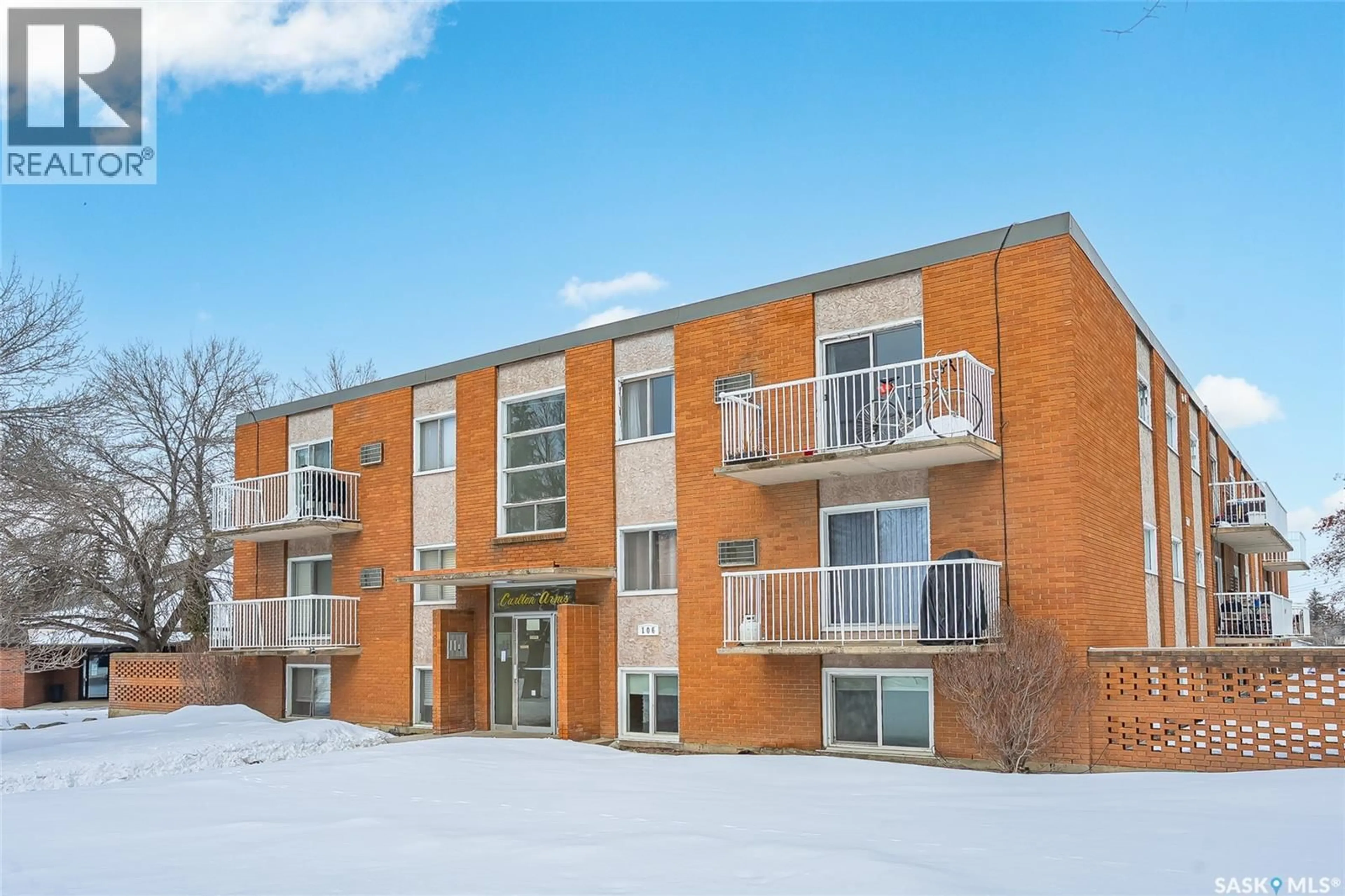 Patio, building for W - 10 106 STREET, Saskatoon Saskatchewan S7N1M8